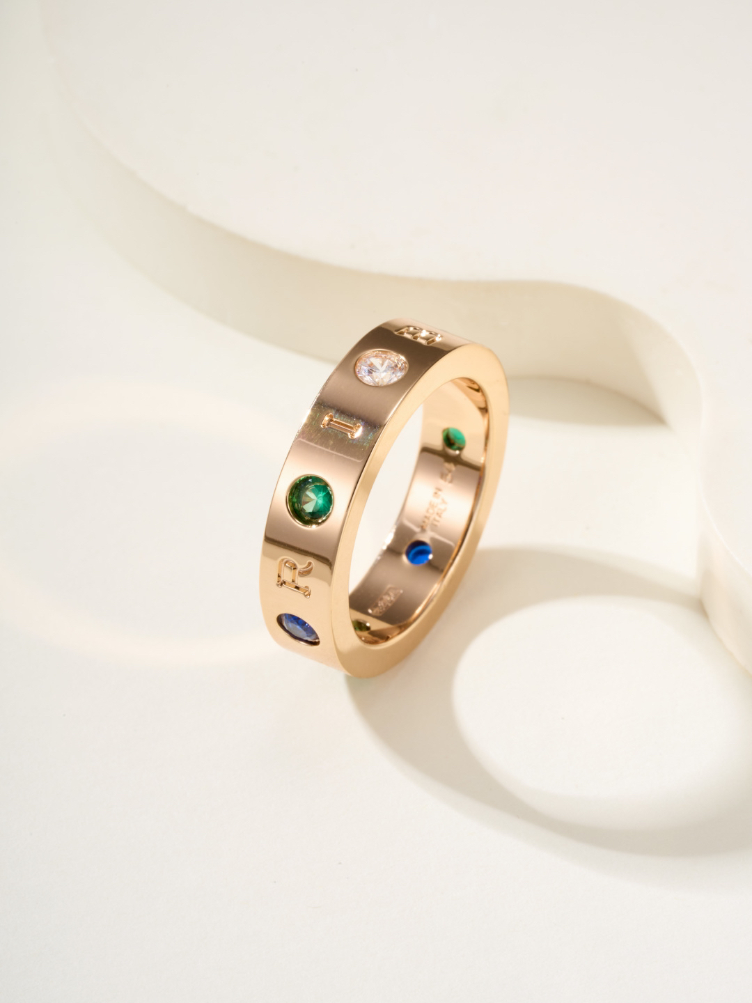 ブルガリ「Bvlgari」エレガントなリングコレクション