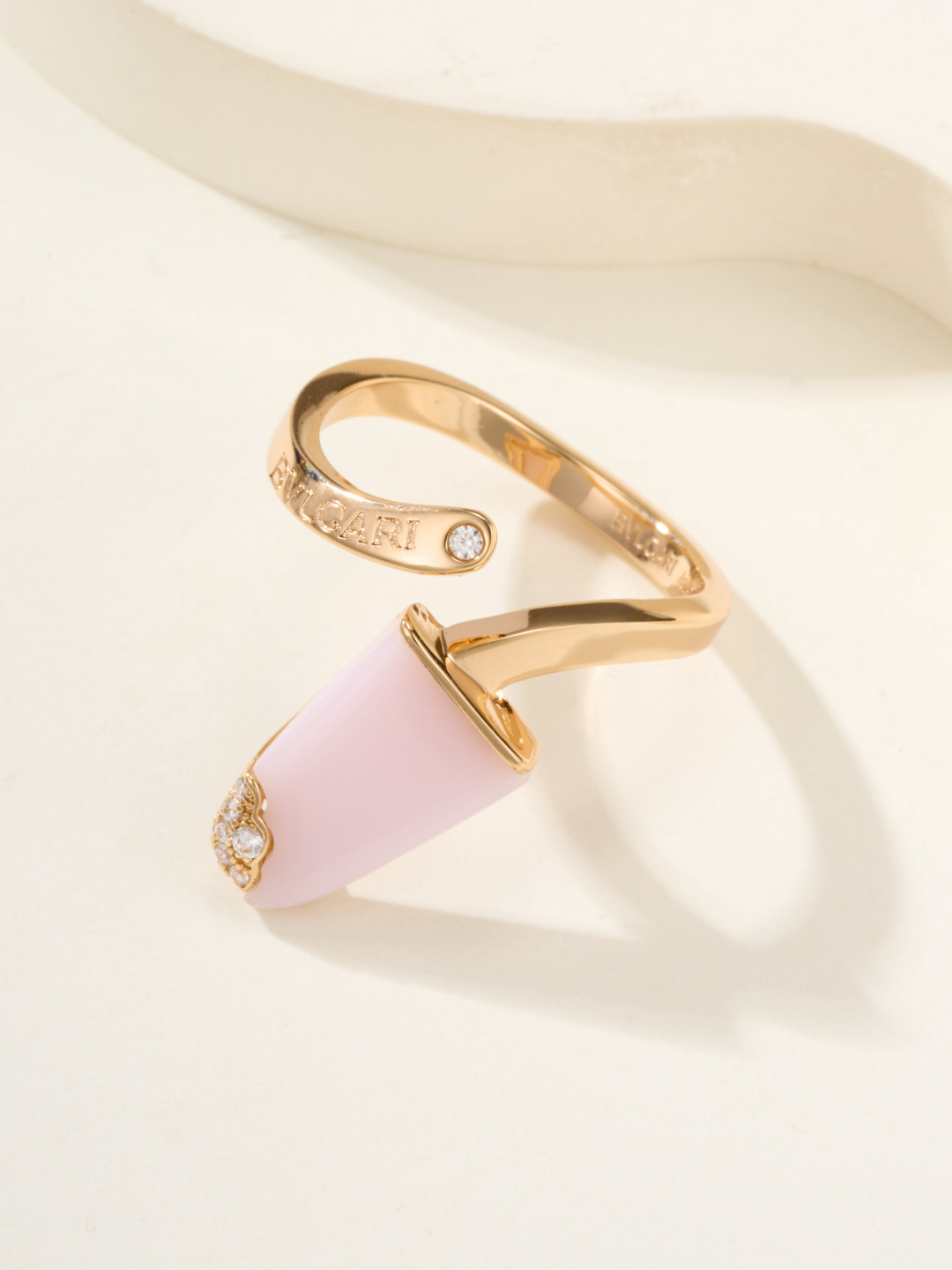 ブルガリ「Bvlgari」Gelati エレガントなリングコレクション