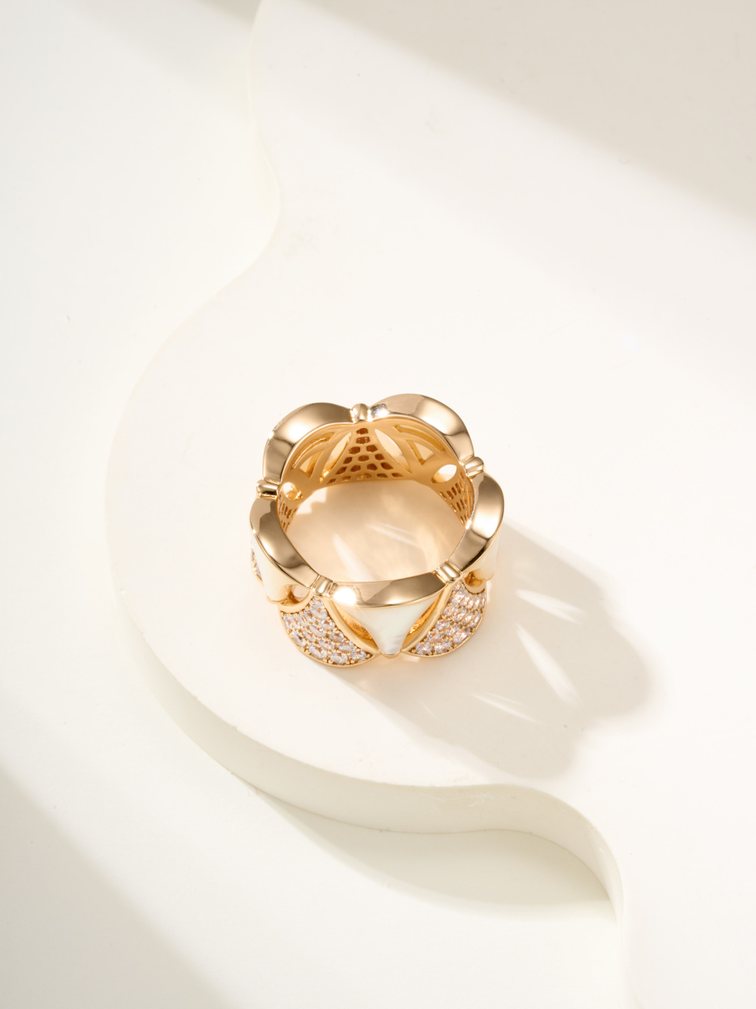 ブルガリ「Bvlgari」エレガントなリングコレクション