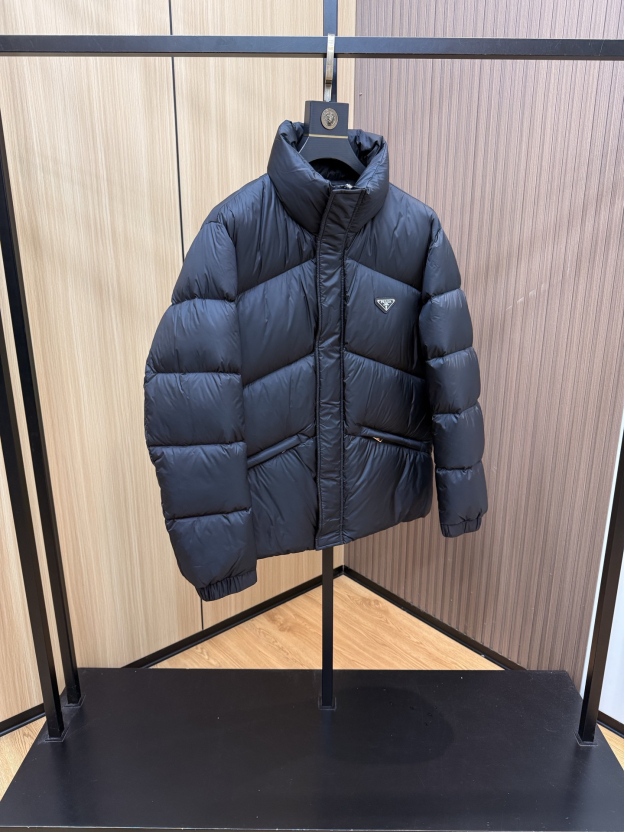 プラダ「Prada」秋冬ファッションスタンドカラーダウンジャケット