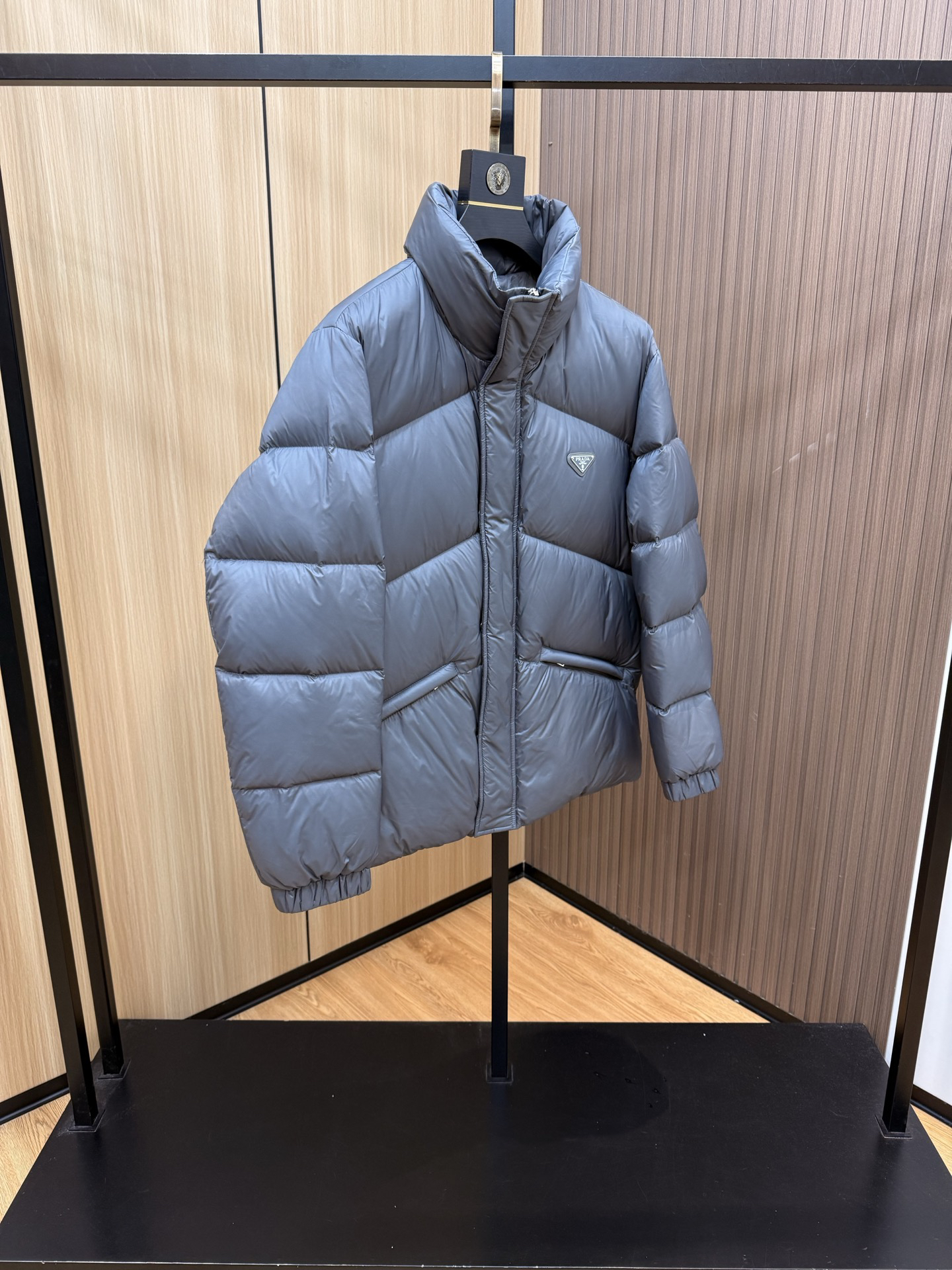 プラダ「Prada」秋冬ファッションスタンドカラーダウンジャケット