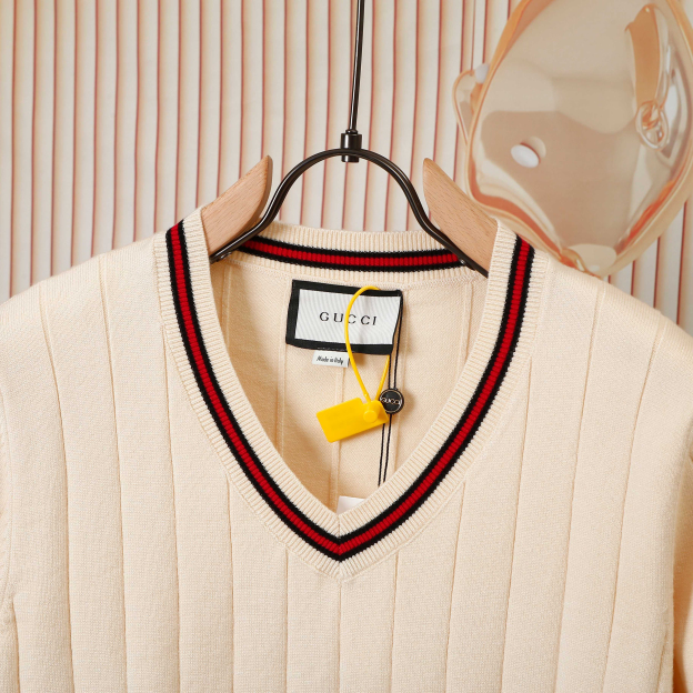 グッチ「Gucci」秋冬リブ編みグラデーションVネックニットセーター