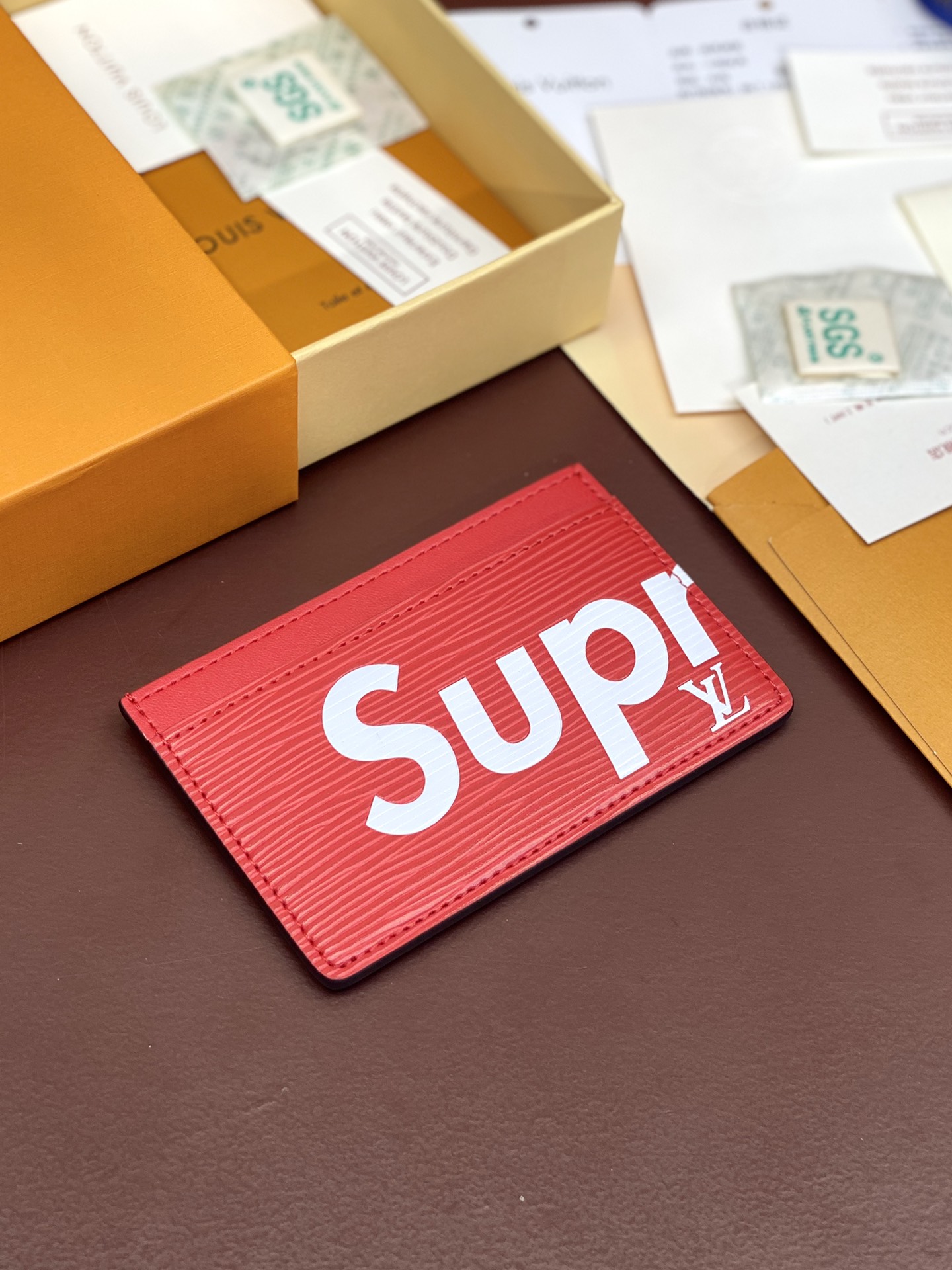 ルイ・ヴィトン「Louis Vuitton」LV x Supreme コラボ レザーカードケース