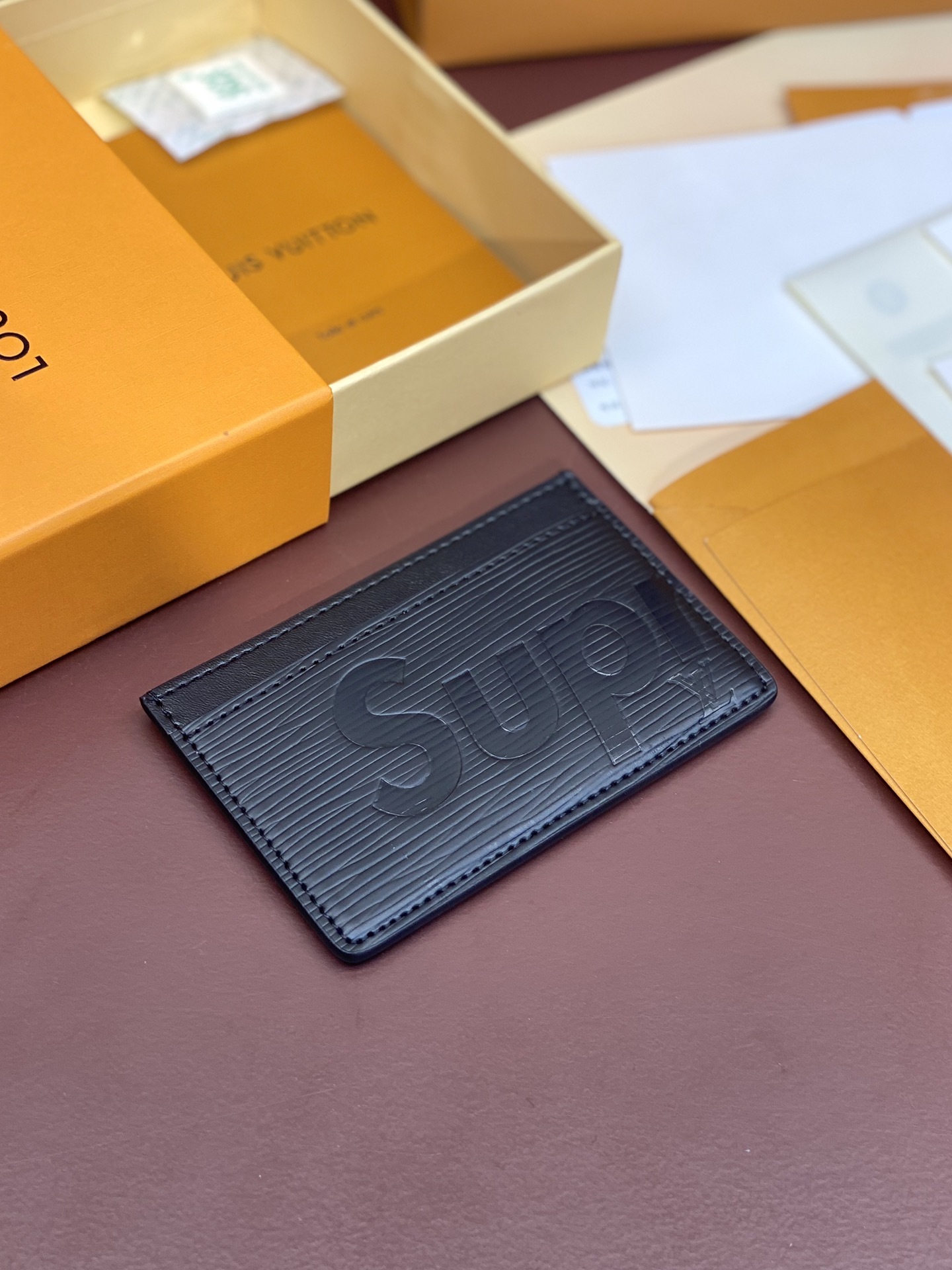 ルイ・ヴィトン「Louis Vuitton」LV x Supreme コラボ レザーカードケース