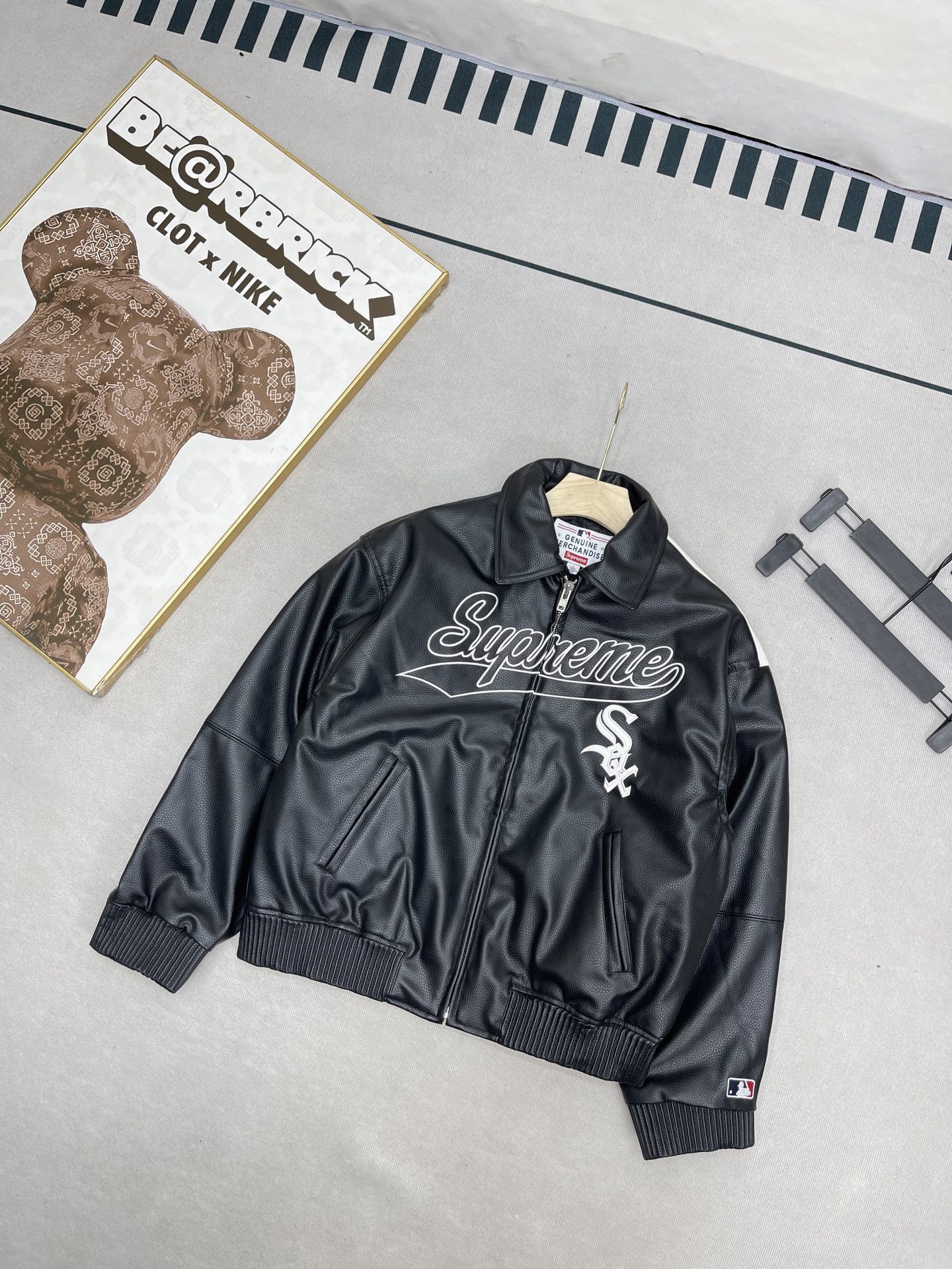 シュプリーム「Supreme x Chicago White Sox」コラボレーション レザージャケット