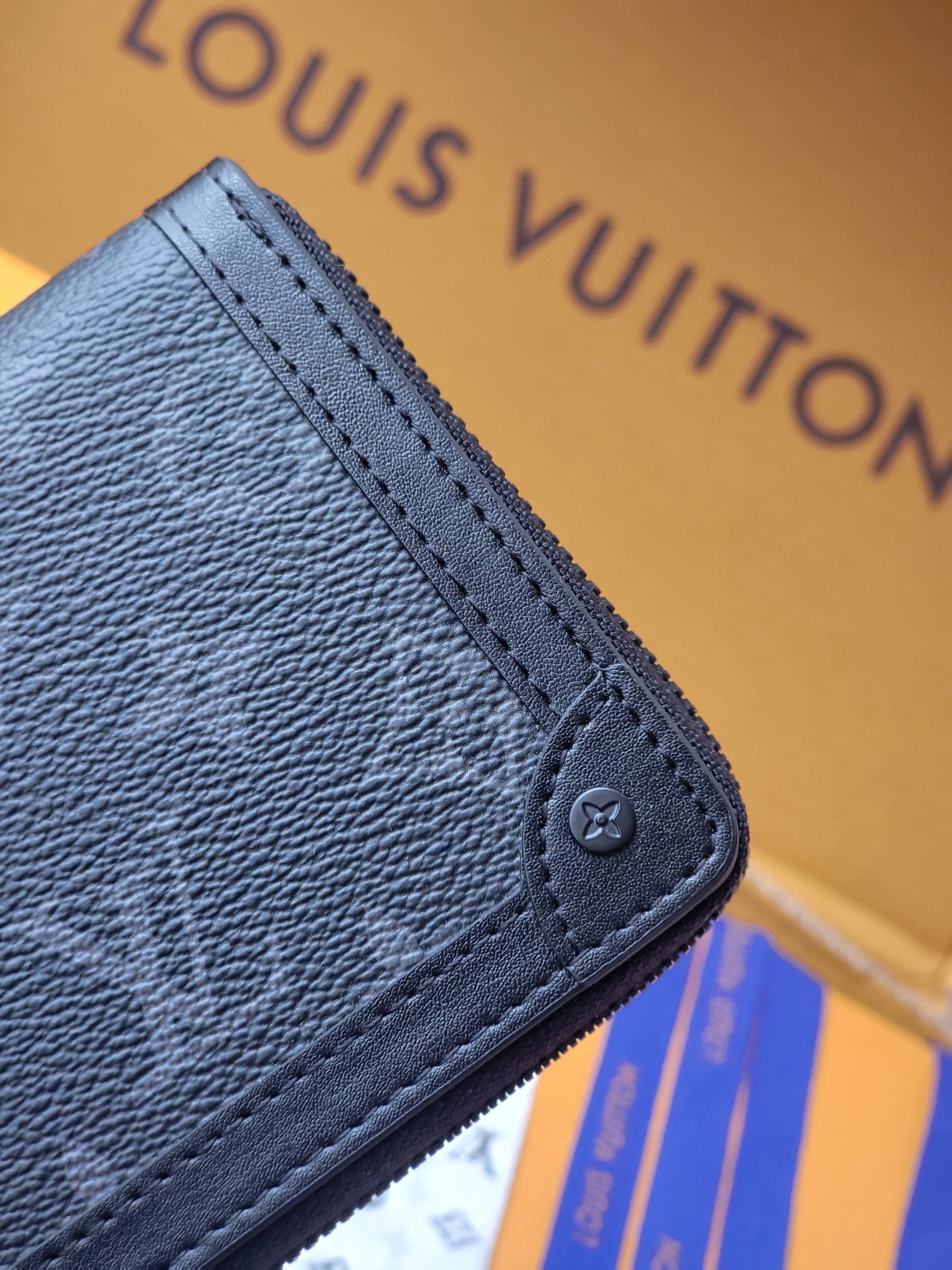 ルイ・ヴィトン「Louis Vuitton」TRUNK ラジッパー式長財布