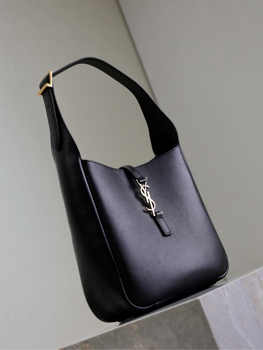 2026サンローラン「Saint Laurent LE 5 À 7 プティ スプレ グレインドレザー ショルダーバッグ