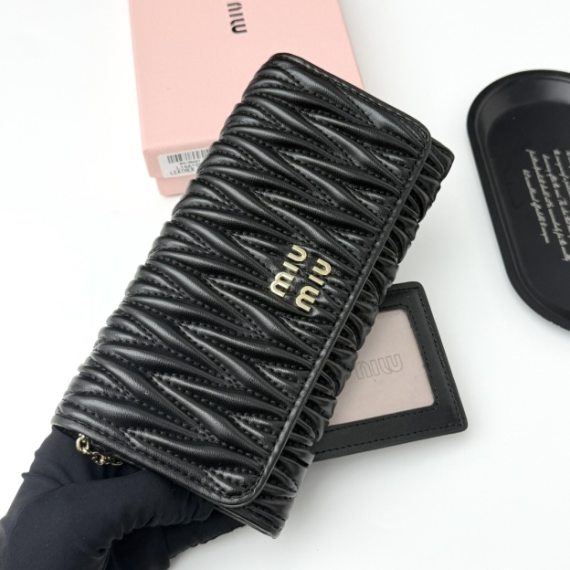 ミュウミュウ「Miu Miu」ミュウミュウ マテラッセ ラムスキン クラッチバッグ 943 / コンパクトウォレット