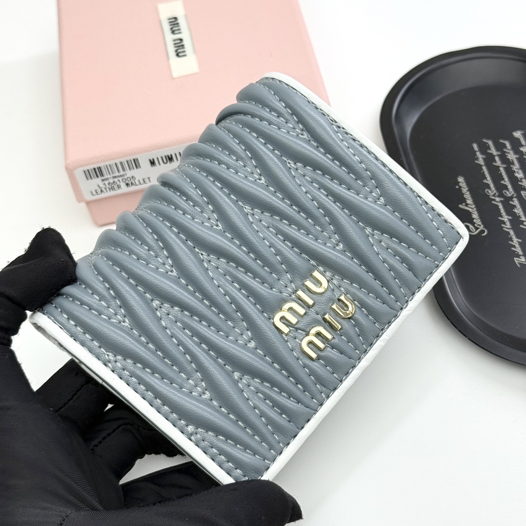 ミュウミュウ「Miu Miu」ミュウミュウ マテラッセ ラムスキン マルチウォレット F12 / コンパクトウォレット