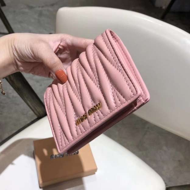ミュウミュウ「Miu Miu」ミュウミュウ ラムスキン コンパクトバッグ 5439 / ショルダーバッグ