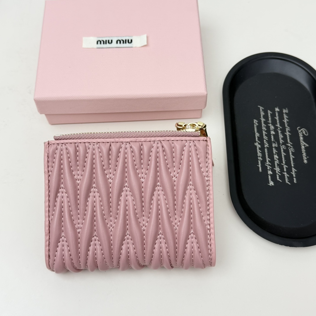 ミュウミュウ「Miu Miu」ミュウミュウ マテラッセ ラムスキン コンパクトバッグ 790 / ショルダーバッグ