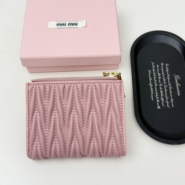 ミュウミュウ「Miu Miu」ミュウミュウ マテラッセ ラムスキン コンパクトバッグ 790 / ショルダーバッグ
