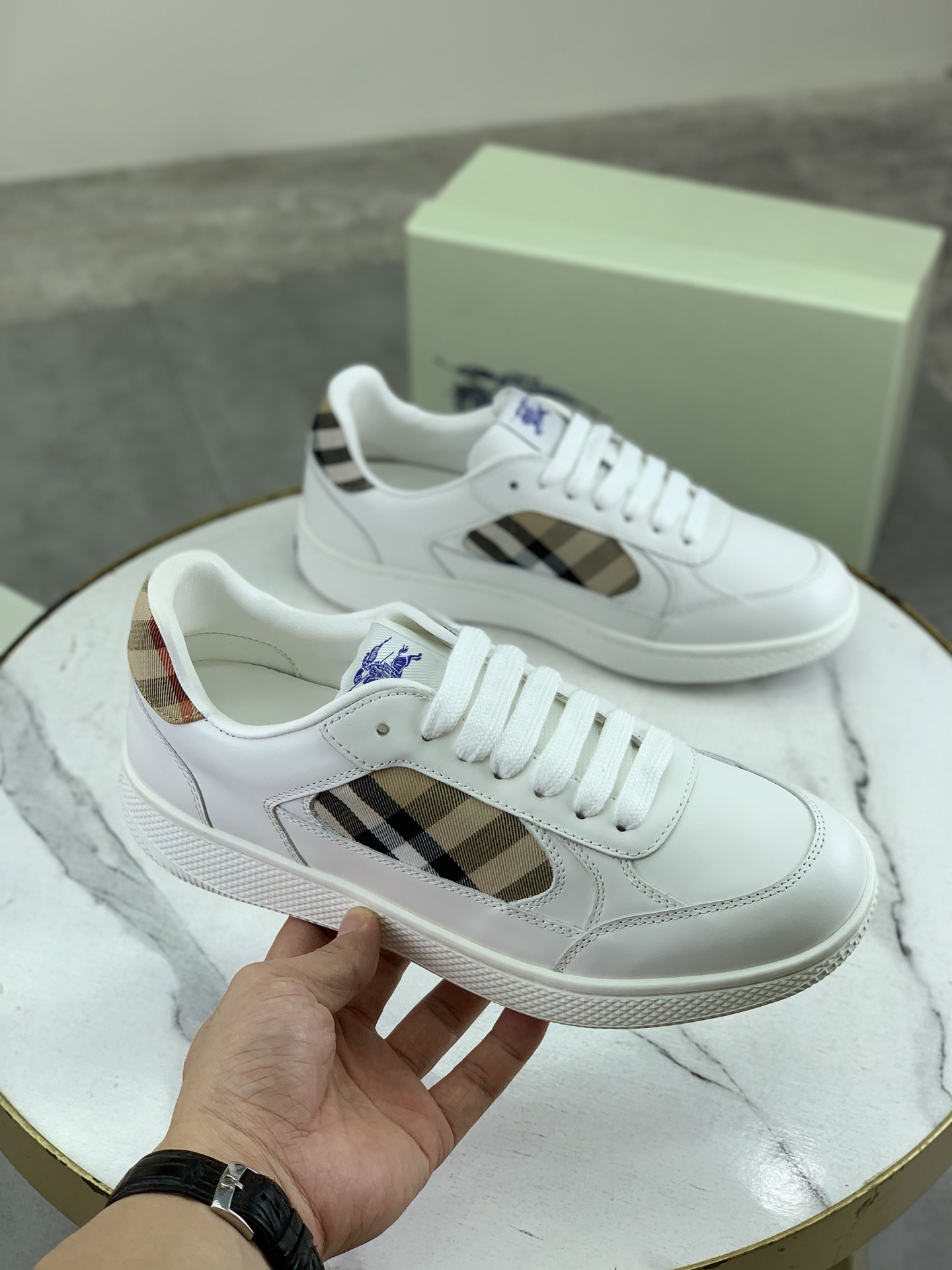バーバリー「Burberry」バーバリー テラス スニーカー / レザースニーカー