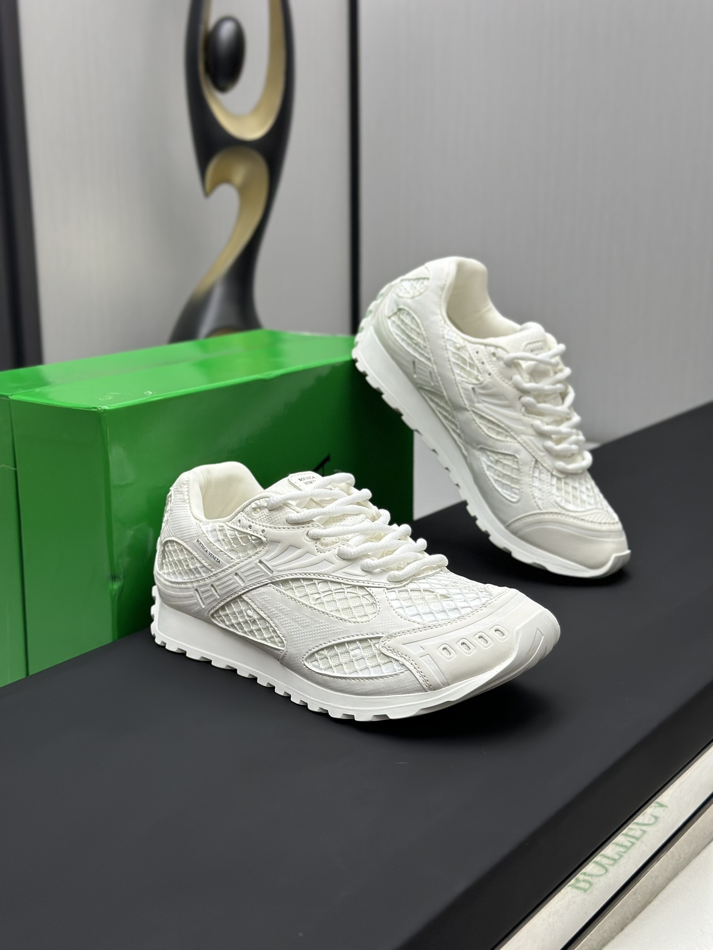 ボッテガ・ヴェネタ「Bottega Veneta」ボッテガ・ヴェネタ オービット スニーカー / ユニセックススポーツシューズ