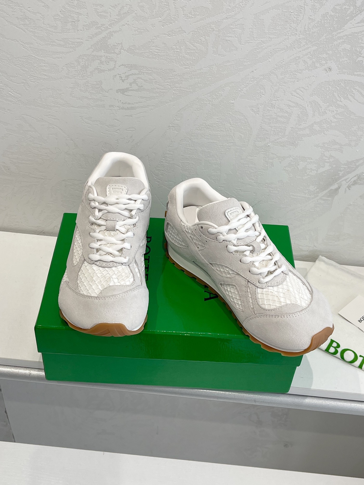 ボッテガ・ヴェネタ「Bottega Veneta」ボッテガ・ヴェネタ オービット スニーカー / ユニセックススポーツシューズ