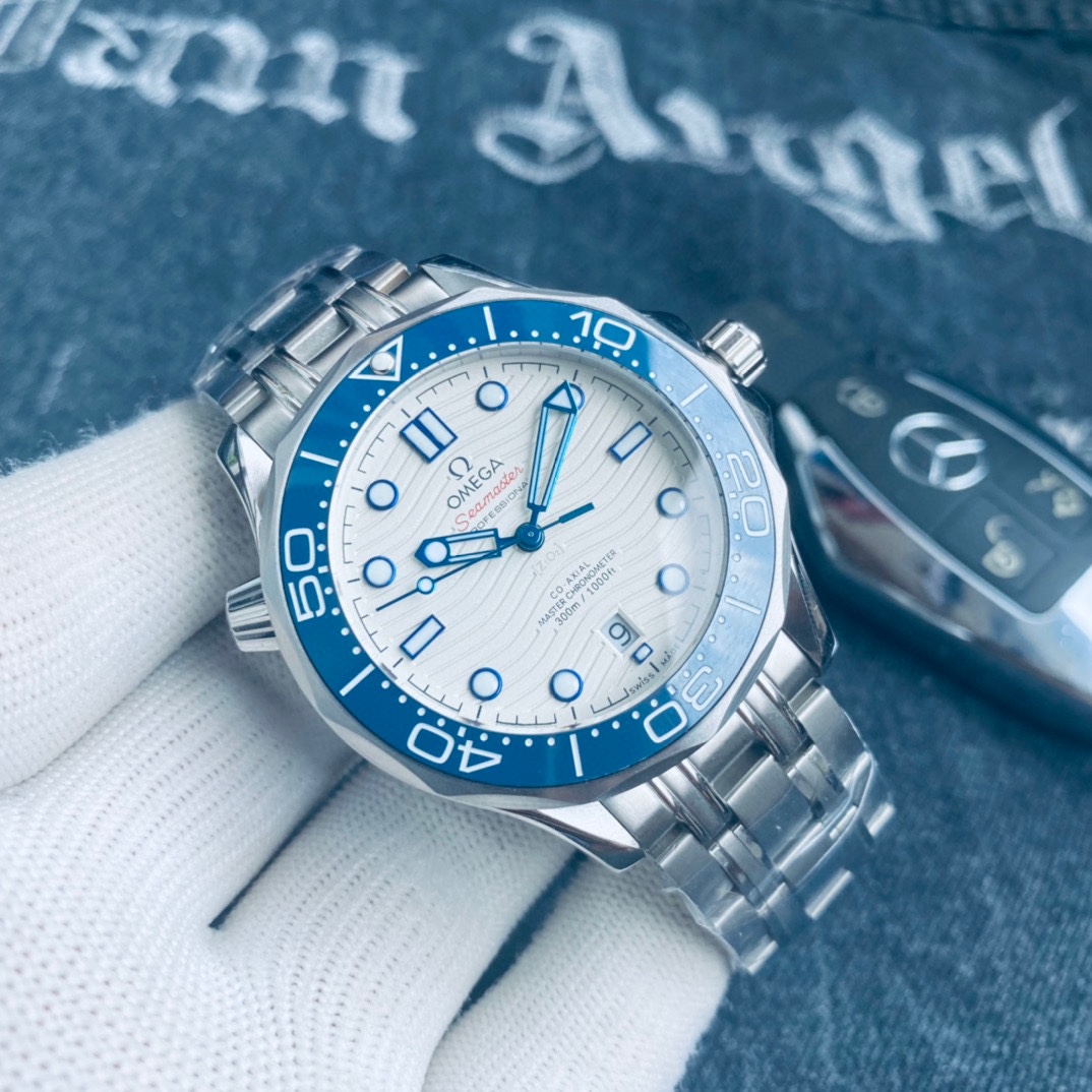 オメガ「Omega」シーマスター 300m ダイバーズ ウォッチ 42mm