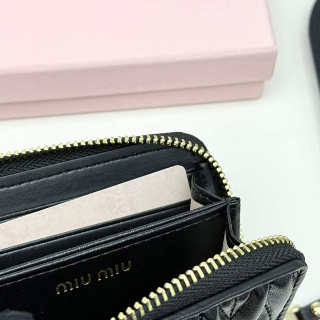 ミュウミュウ「Miu Miu」ミュウミュウ マテラッセ ラムスキン カードケース 793 / カードホルダー