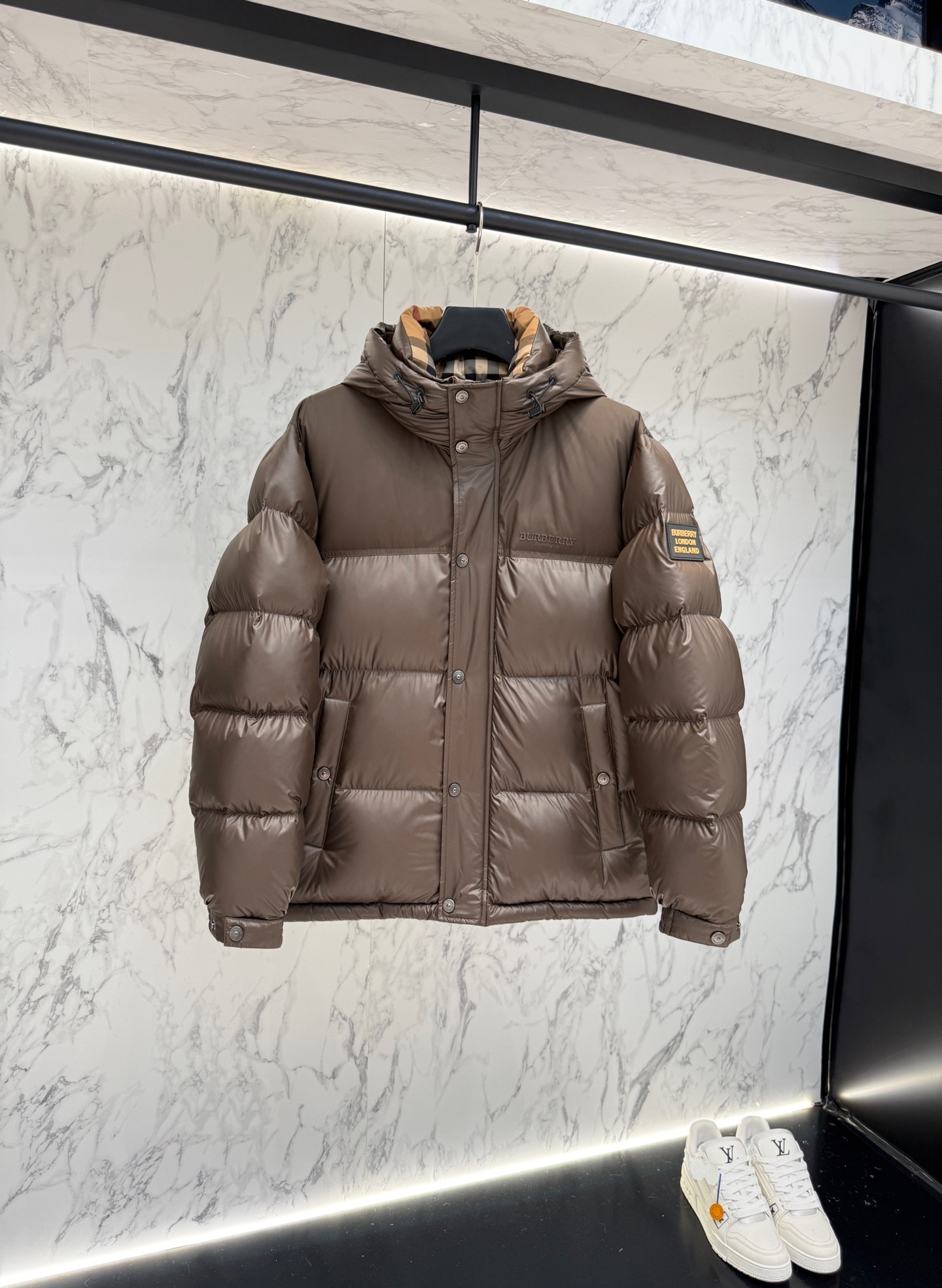 バーバリー「Burberry」秋冬ショート丈防寒ダウンジャケット