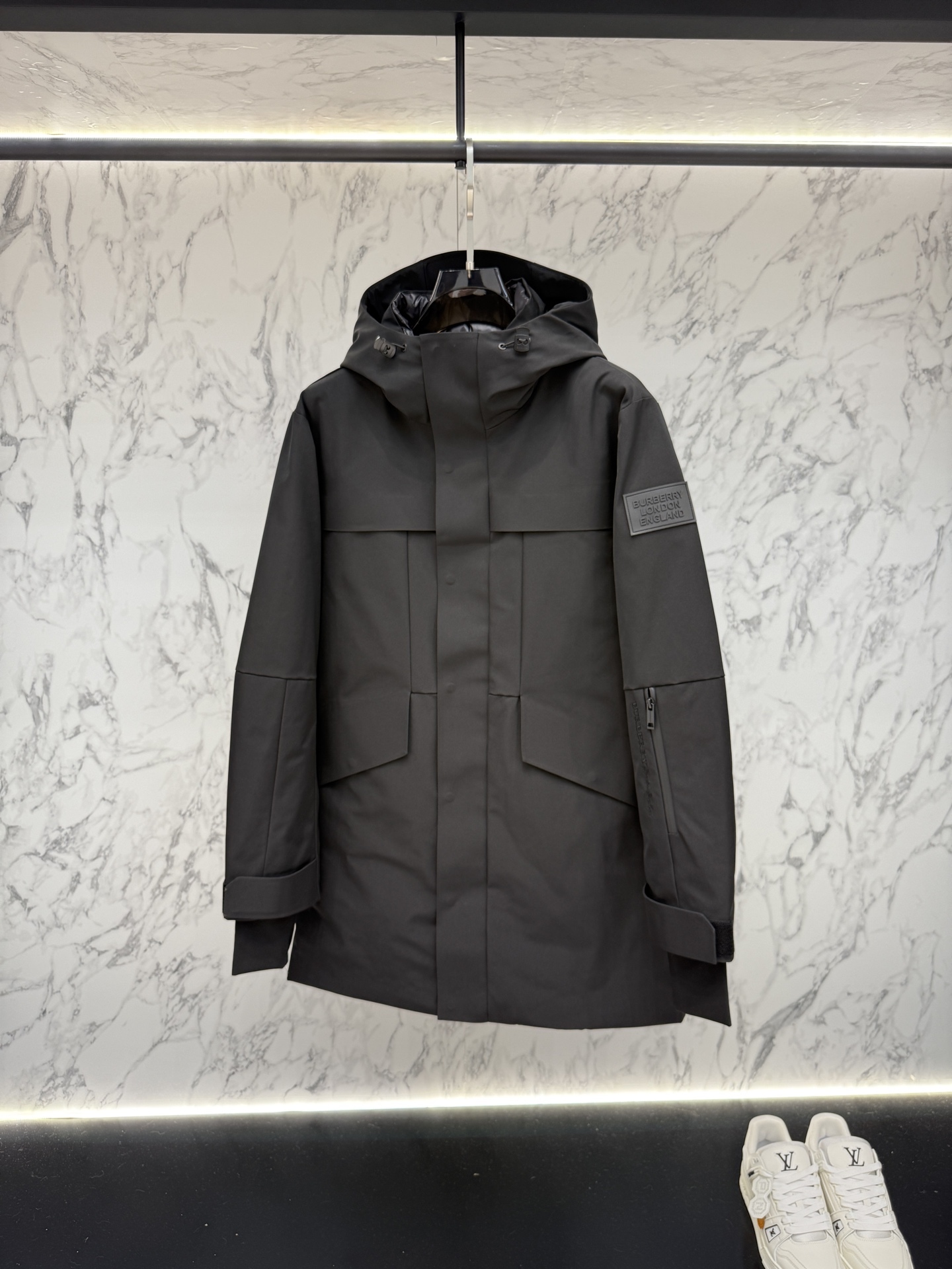 バーバリー「Burberry」秋冬ミドル丈フード付きダウンジャケット