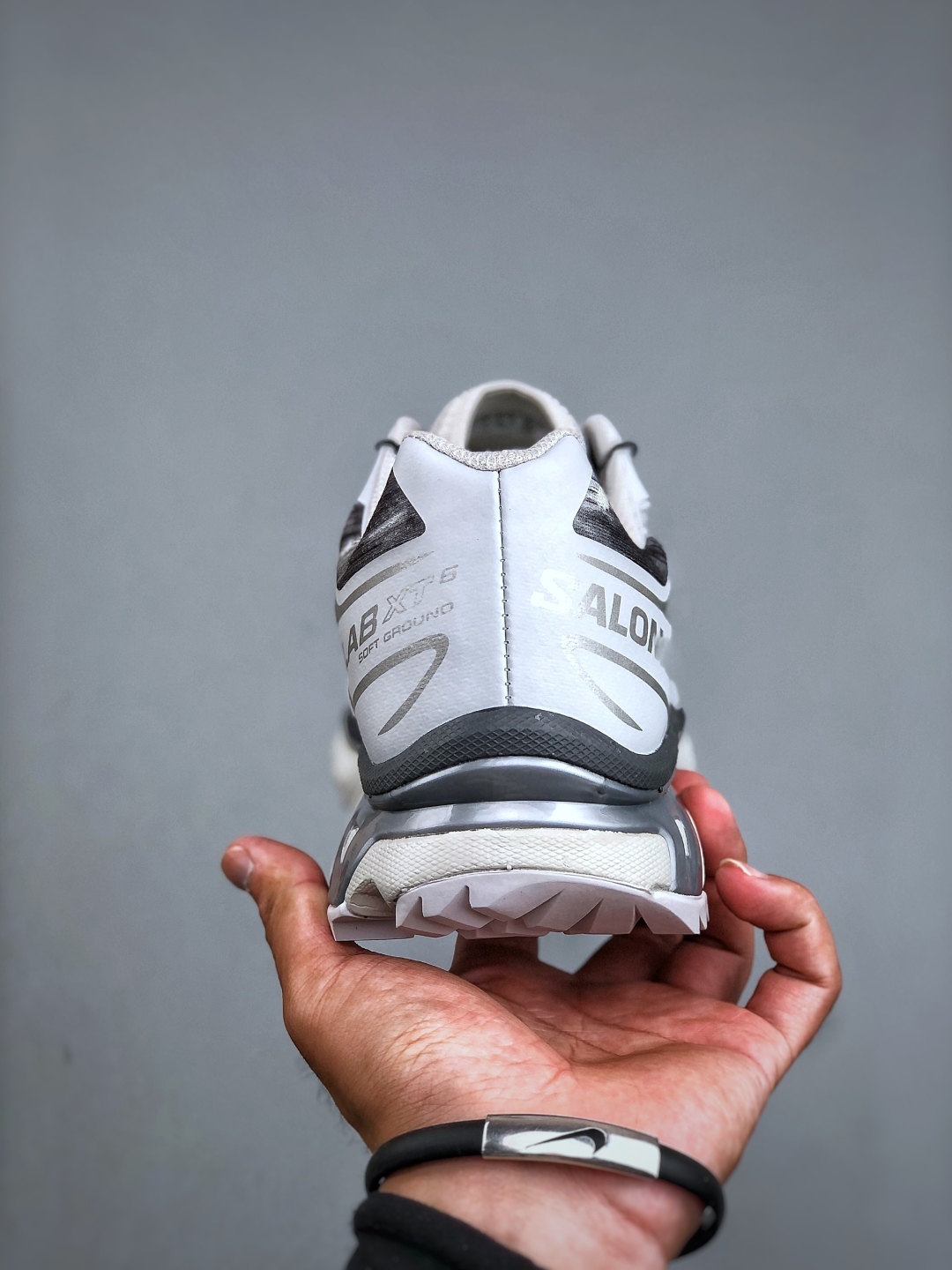 サロモン「SALOMON」XT-6 ユニセックス スポーツスタイルシューズ