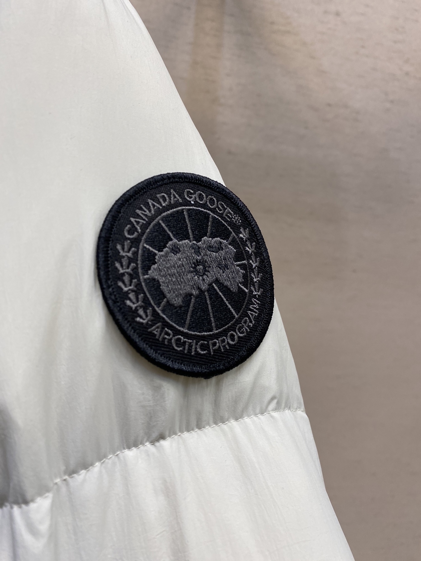 カナダグース ファッションダウンジャケット