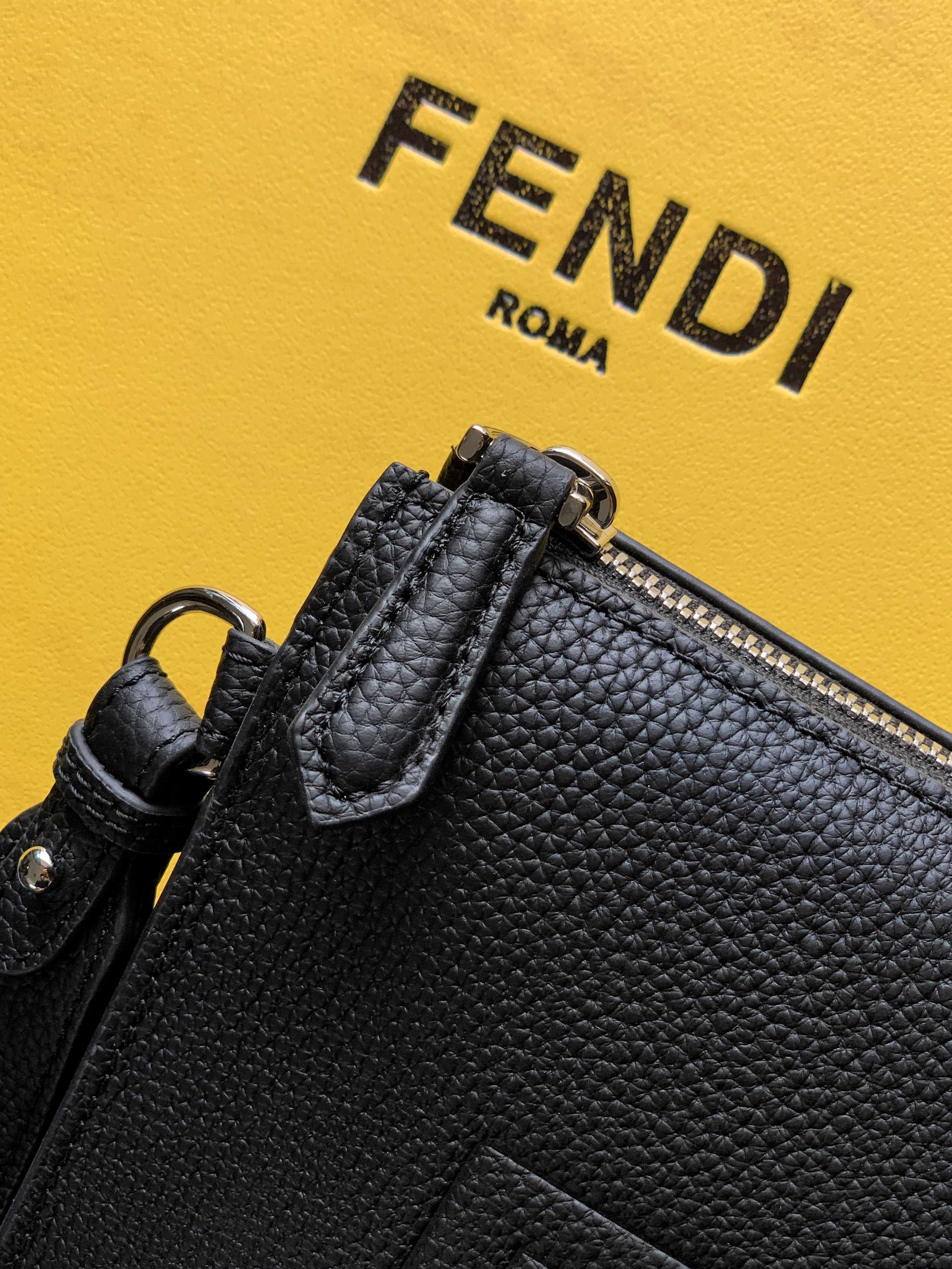 フェンディ「Fendi」フェンディ レザーハンドバッグ / クラッチバッグ