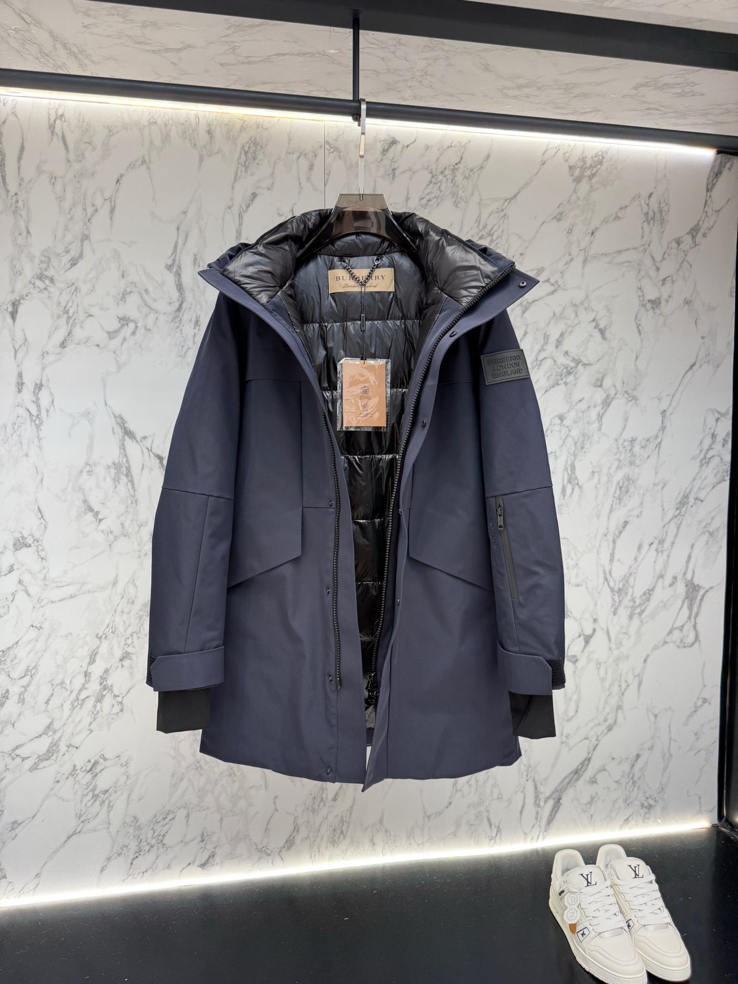 バーバリー「Burberry」秋冬ミドル丈フード付きダウンジャケット