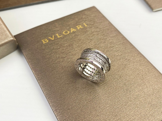 ブルガリ「Bvlgari」エレガントなリングコレクション