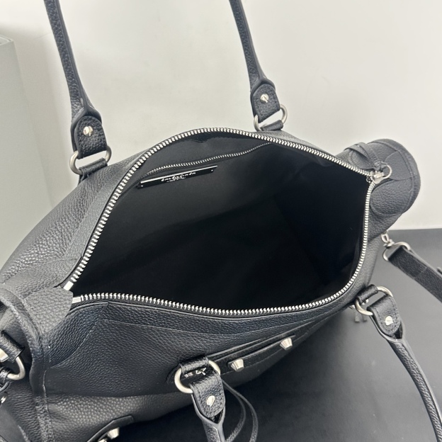 バレンシアガ「Balenciaga」バレンシアガ ル・シティ / ショルダーバッグ