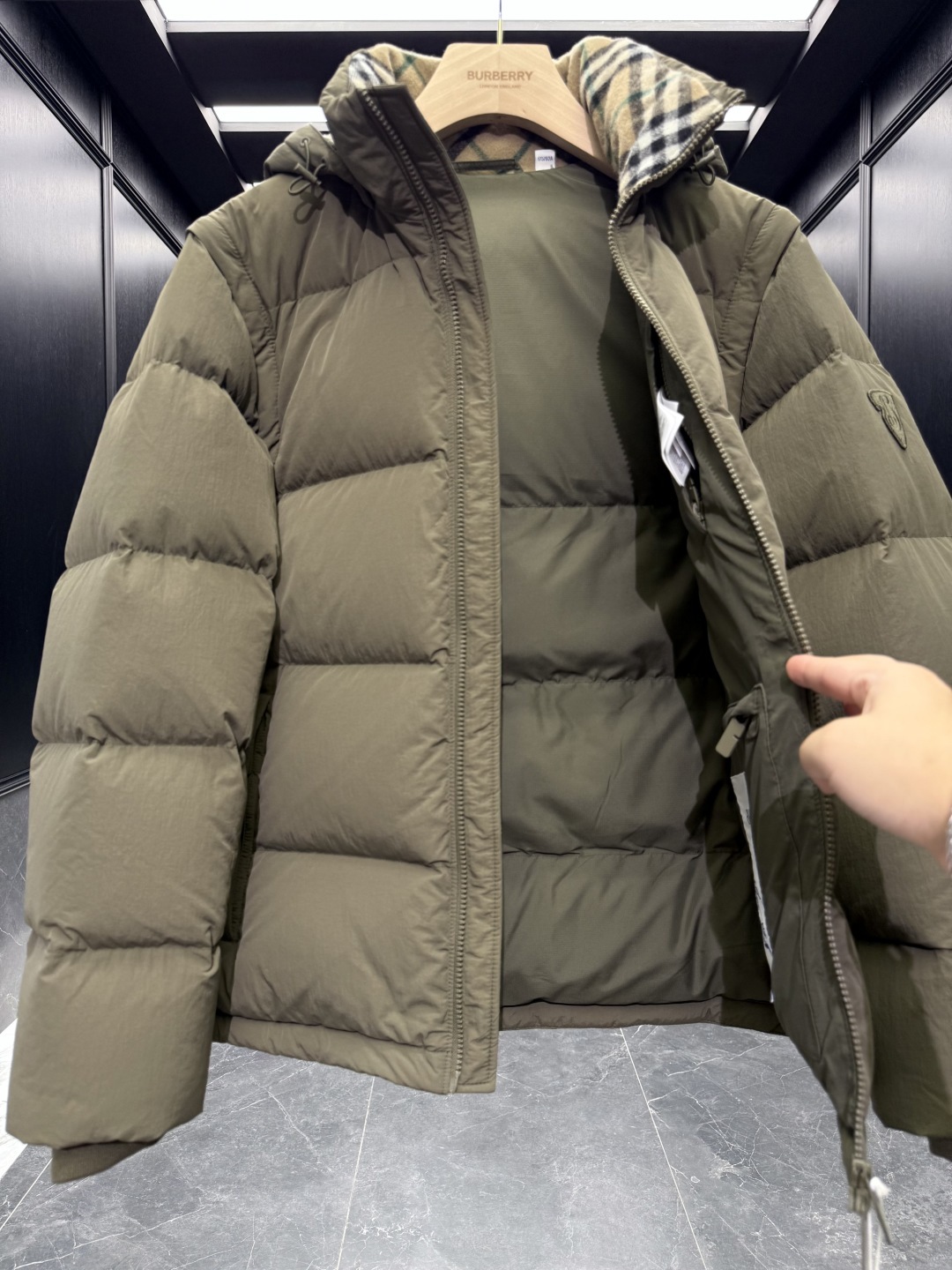 バーバリー「Burberry」秋冬着脱式袖＆フード付きダウンジャケット【超おすすめ】