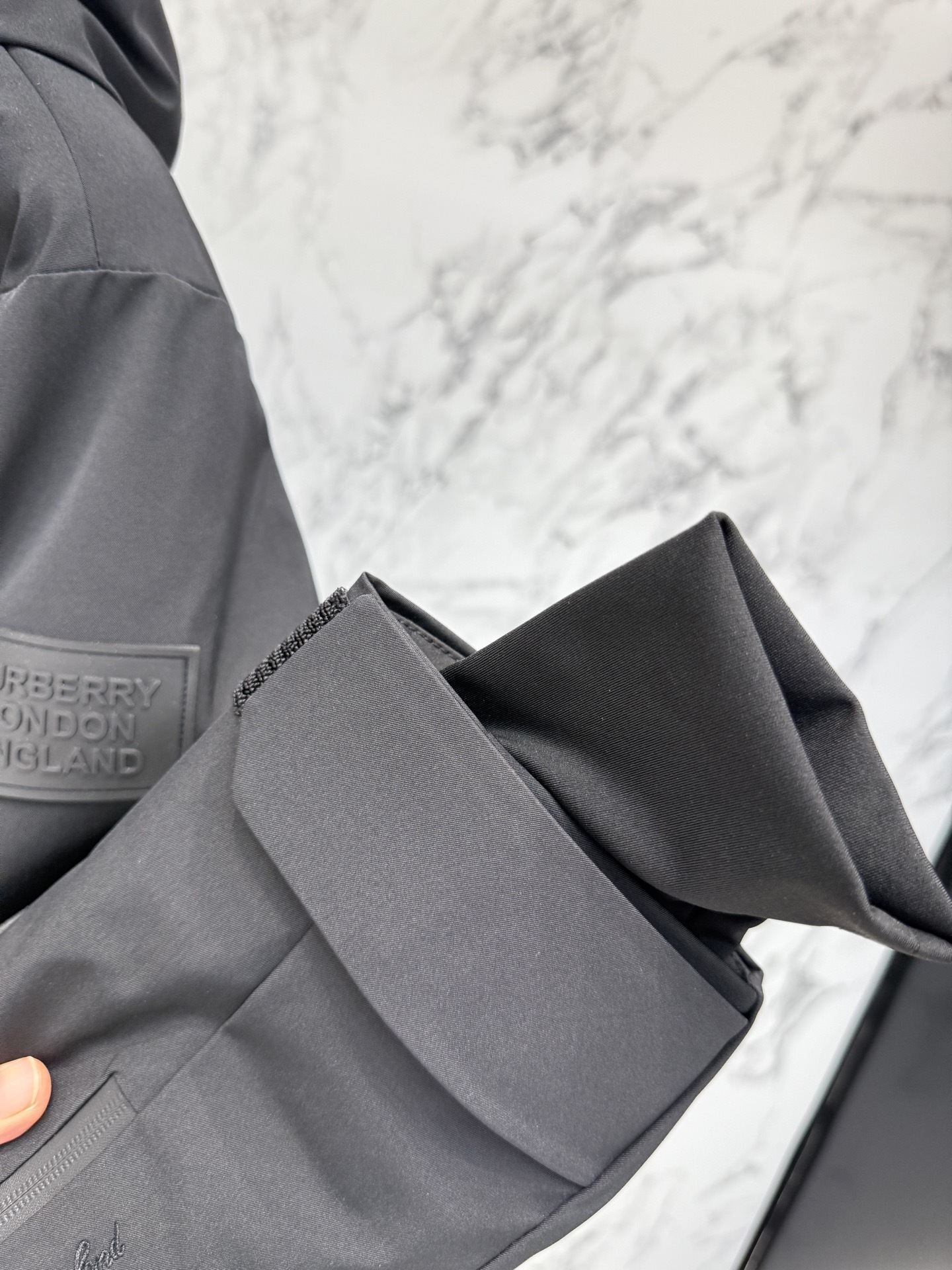 バーバリー「Burberry」秋冬ミドル丈フード付きダウンジャケット