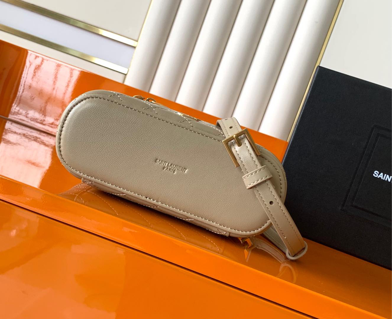 サンローラン「Saint Laurent」ギャビー ヴァニティバッグ（ラムスキン）