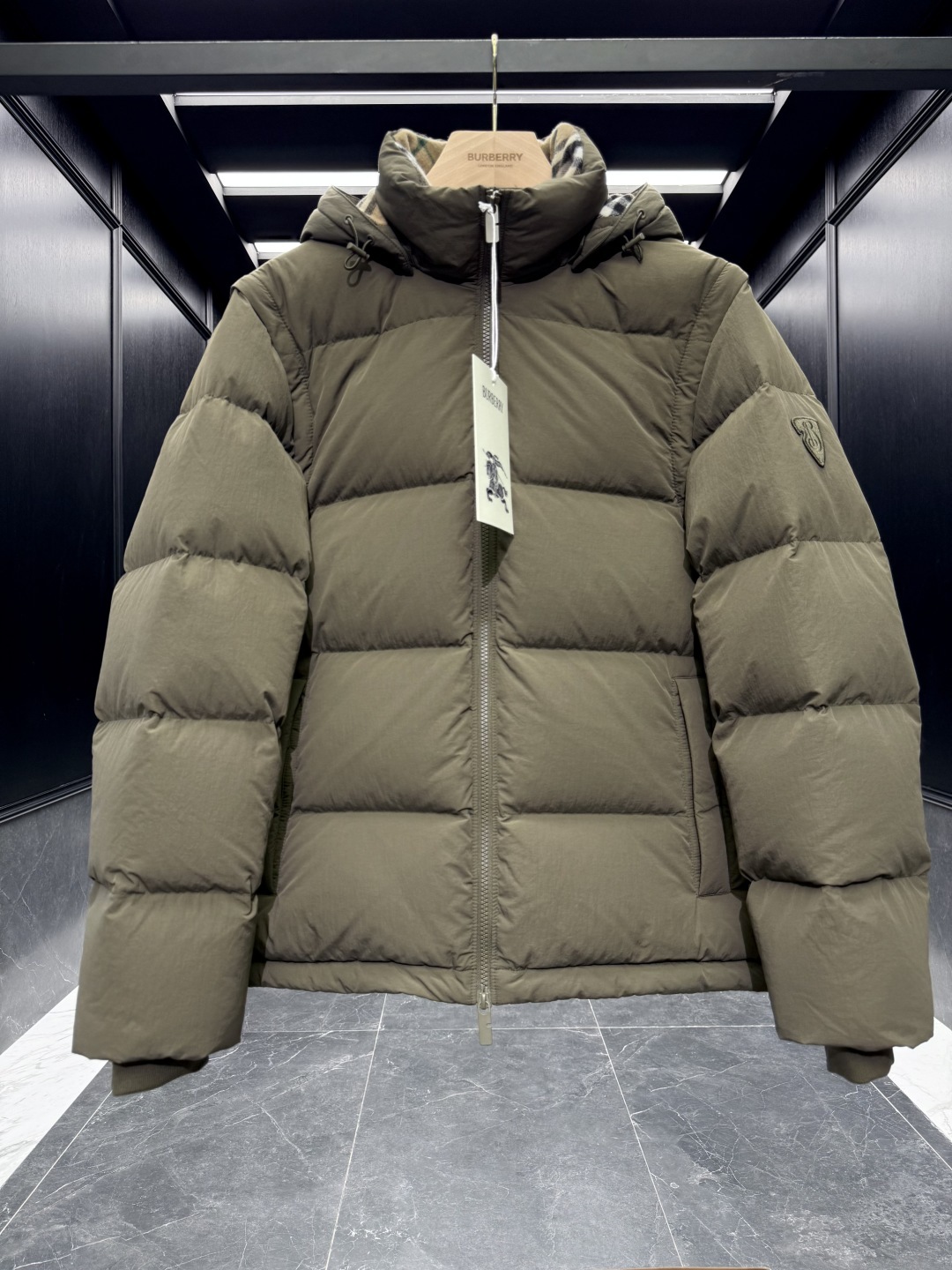 バーバリー「Burberry」秋冬着脱式袖＆フード付きダウンジャケット【超おすすめ】