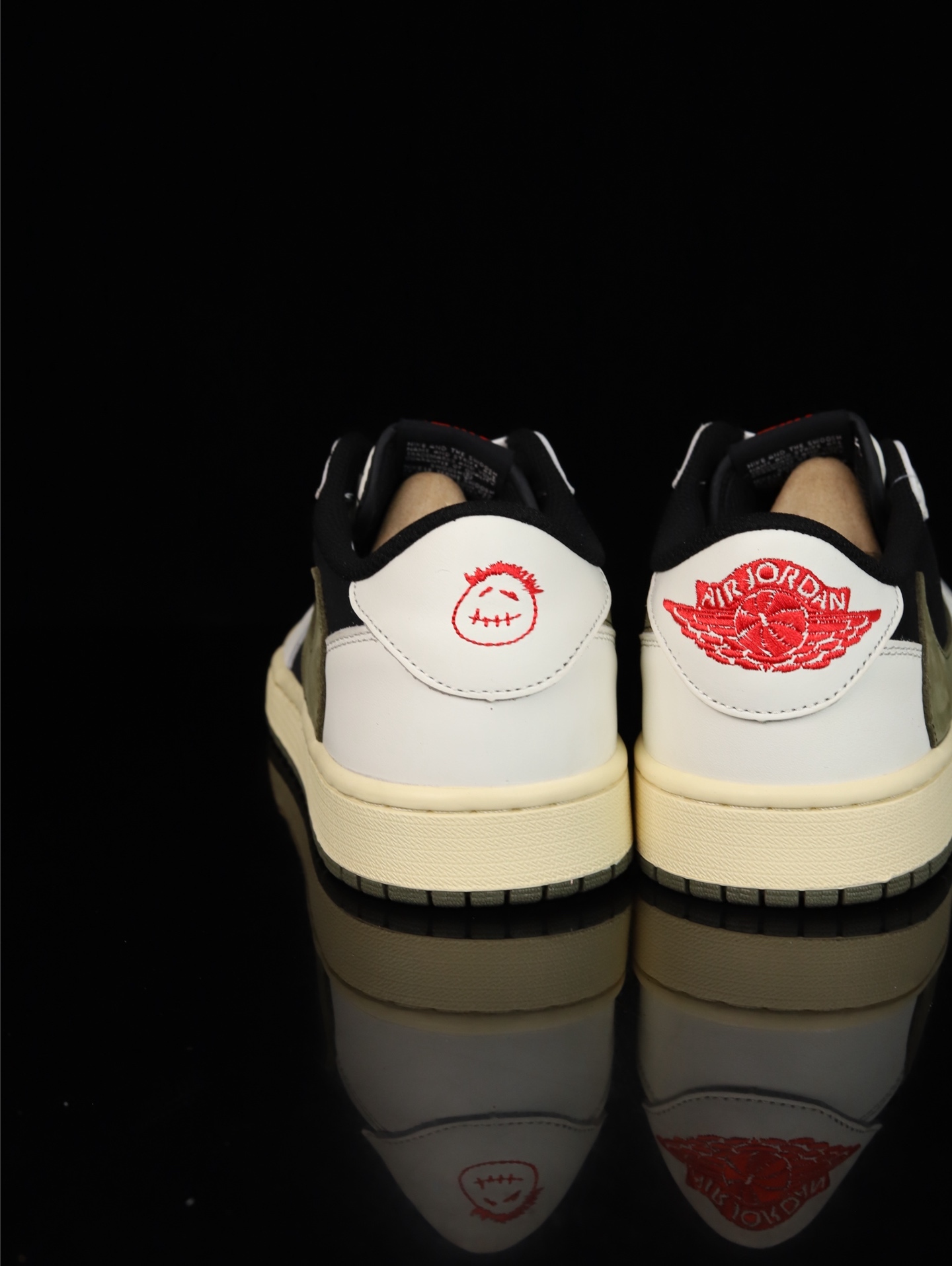 【日本未発売モデル】Nike Air Jordan 1 Low x Travis Scott Reverse Swoosh スニーカー