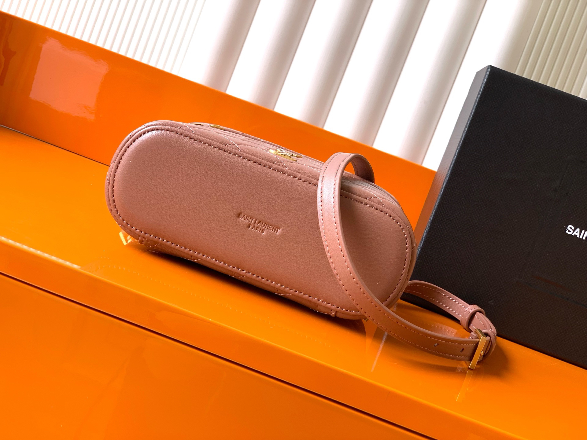 サンローラン「Saint Laurent」ギャビー ヴァニティバッグ（ラムスキン）