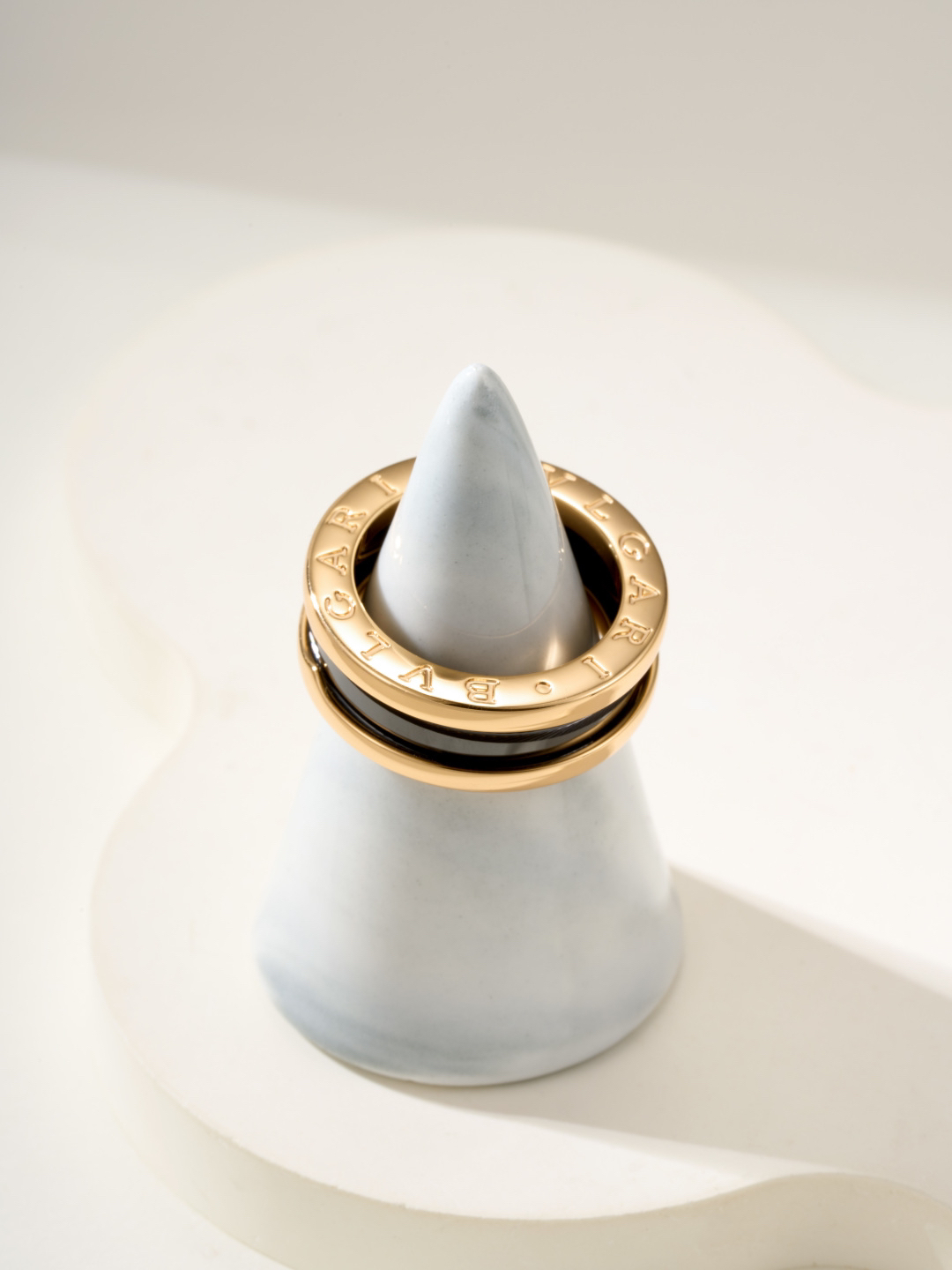 ブルガリ「Bvlgari」エレガントなリングコレクション