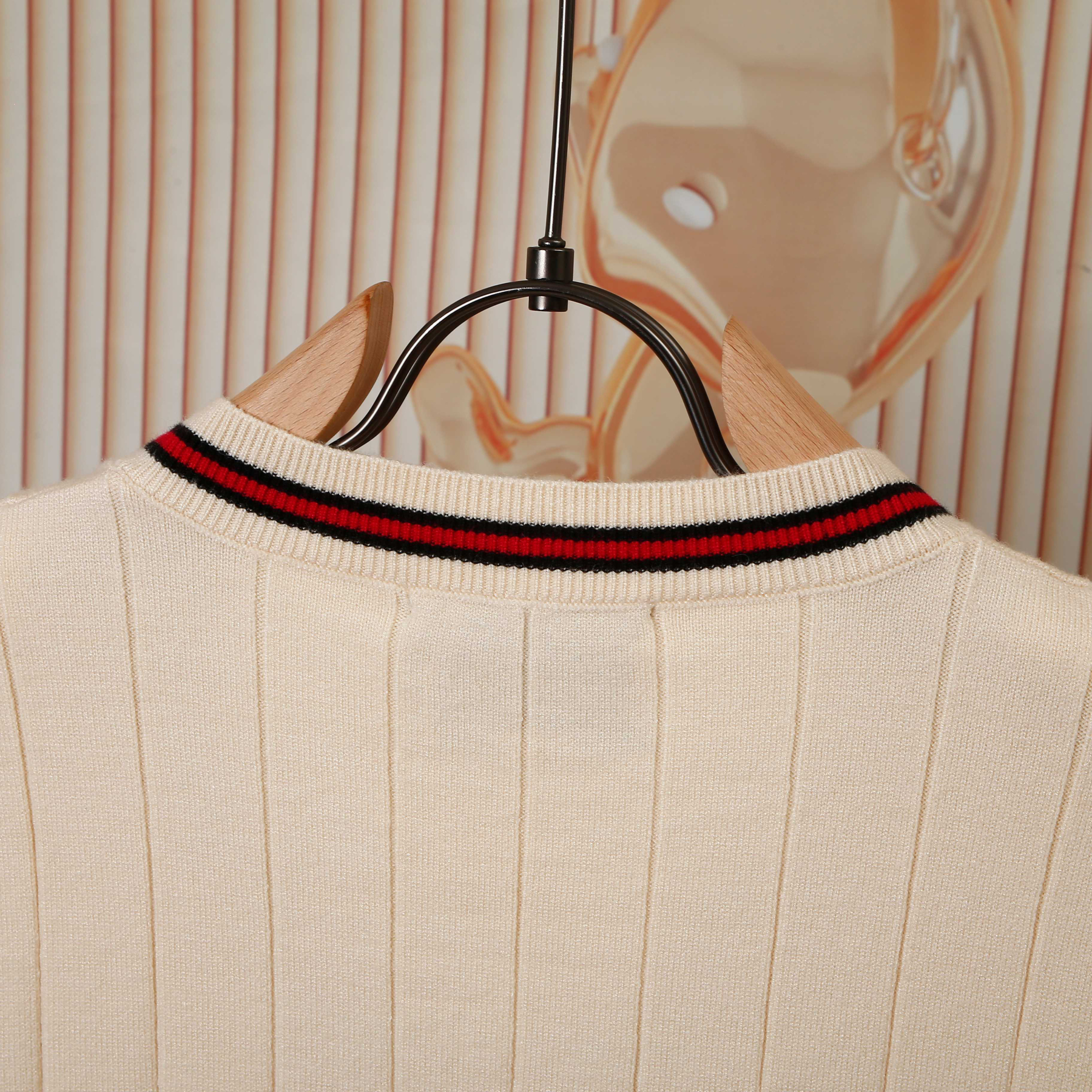 グッチ「Gucci」秋冬リブ編みグラデーションVネックニットセーター