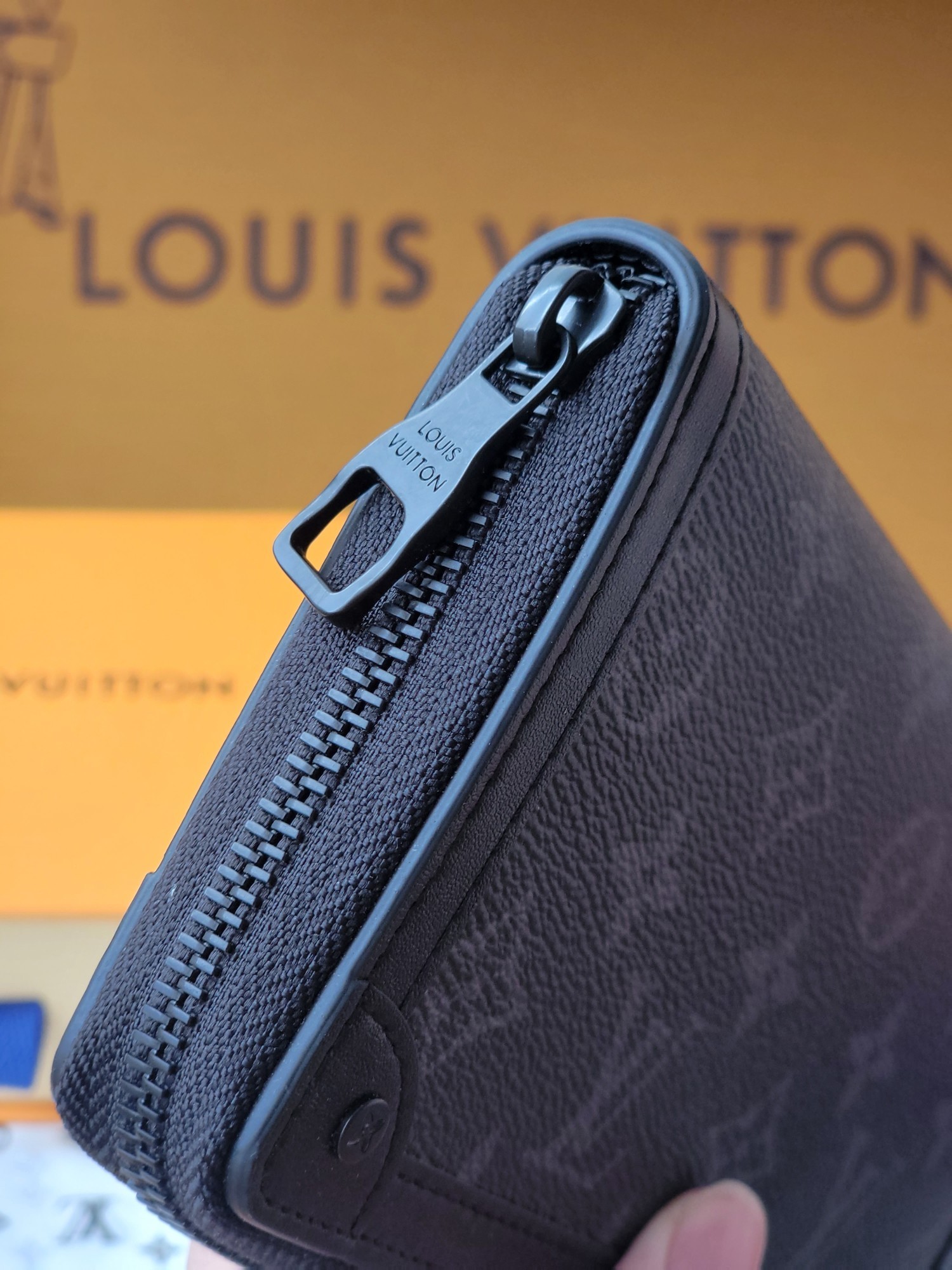 ルイ・ヴィトン「Louis Vuitton」TRUNK ラジッパー式長財布