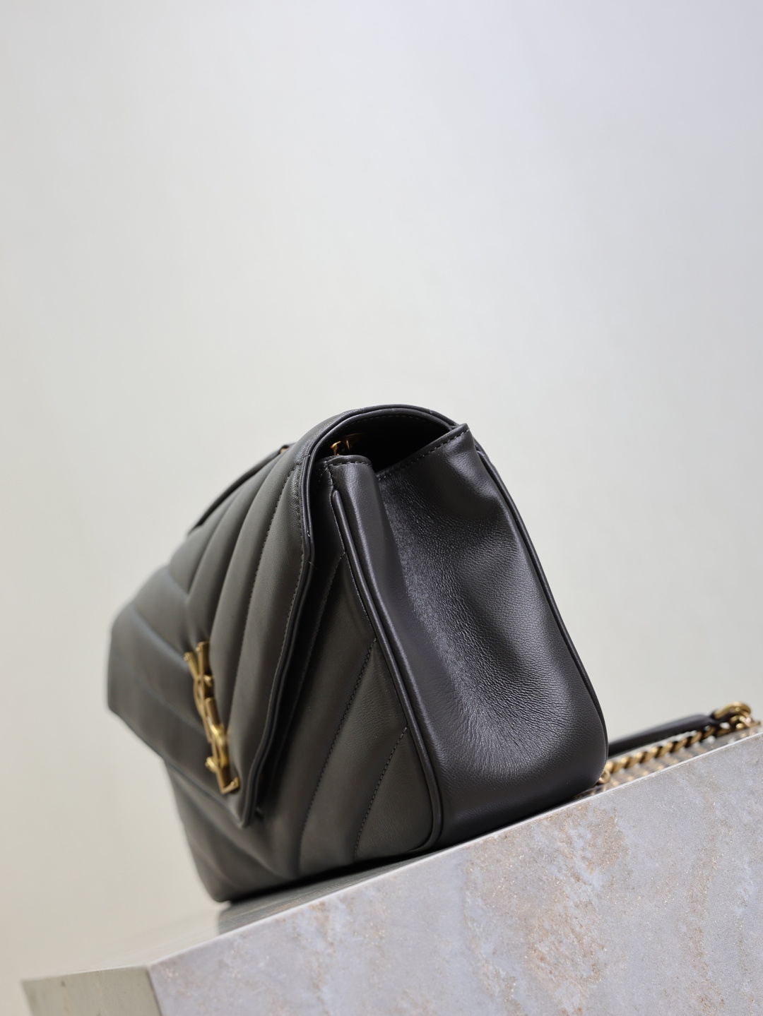 2026サンローラン「Saint Laurent LOULOU ミディアム マトラッセラムスキン ショルダーバッグ