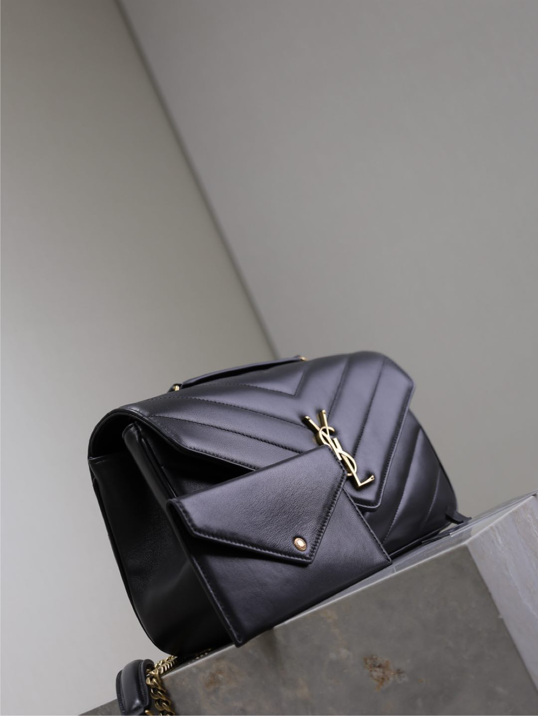 2026サンローラン「Saint Laurent LOULOU ミディアム マトラッセラムスキン ショルダーバッグ