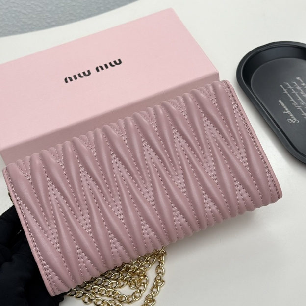 ミュウミュウ「Miu Miu」ミュウミュウ マテラッセ ラムスキン コンパクトウォレット 9886 / 二つ折り財布
