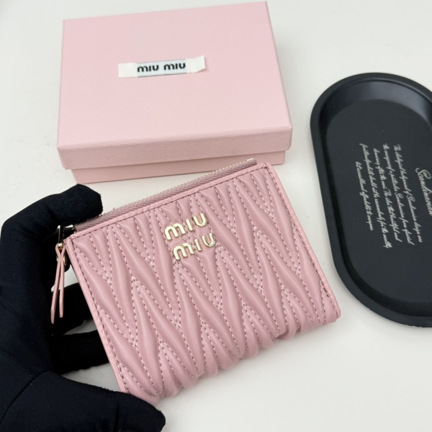 ミュウミュウ「Miu Miu」ミュウミュウ マテラッセ ラムスキン コンパクトバッグ 790 / ショルダーバッグ