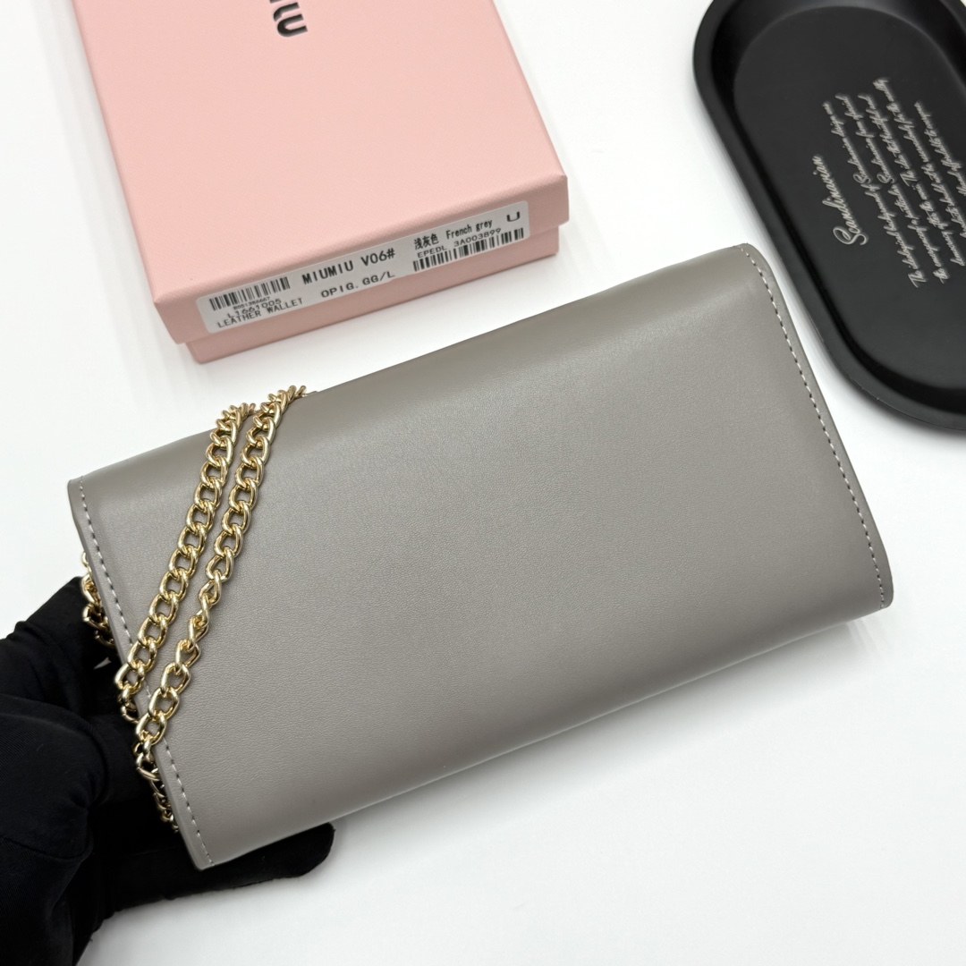 ミュウミュウ「Miu Miu」ミュウミュウ レザーミニバッグ V06 / ハンドバッグ