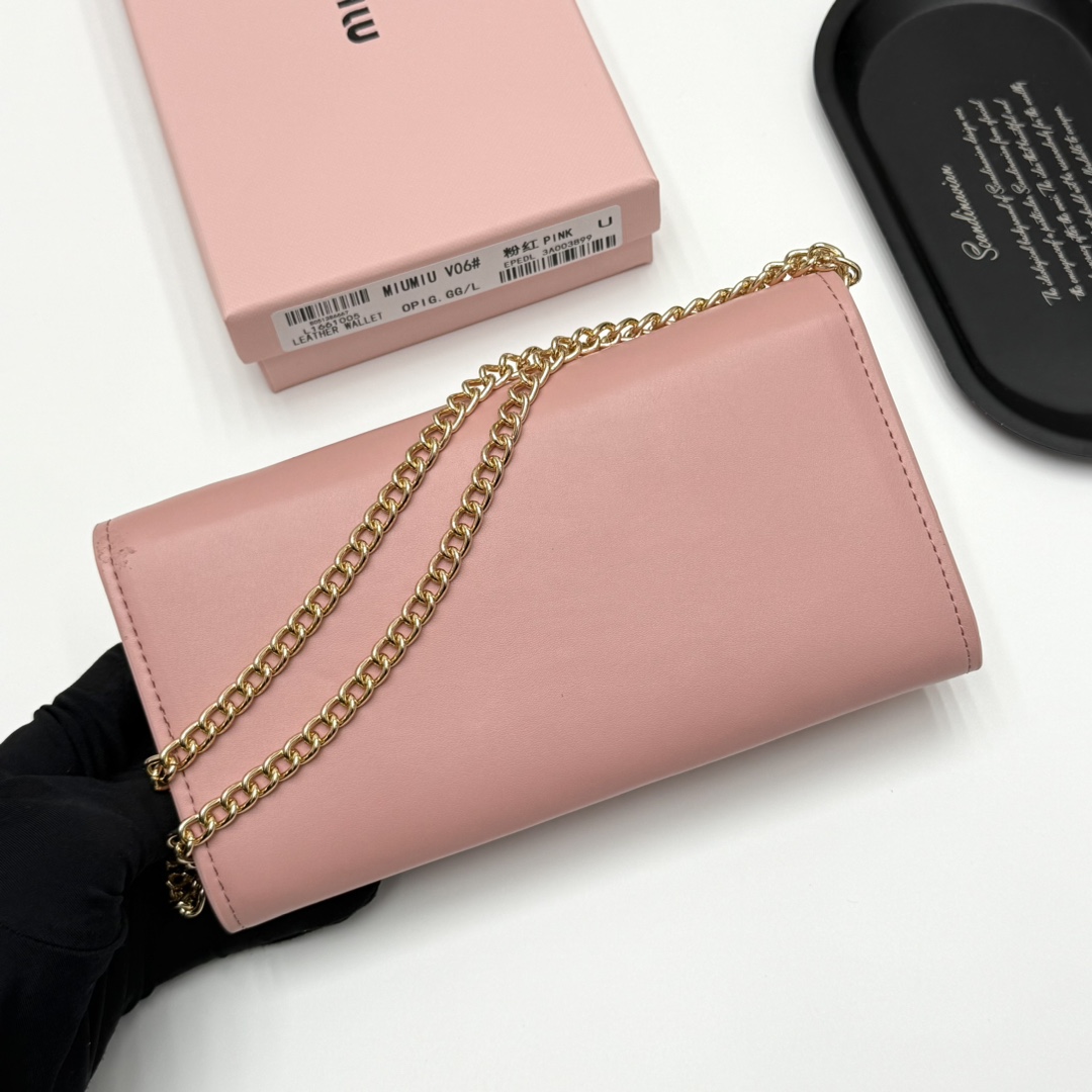 ミュウミュウ「Miu Miu」ミュウミュウ レザーミニバッグ V06 / ハンドバッグ