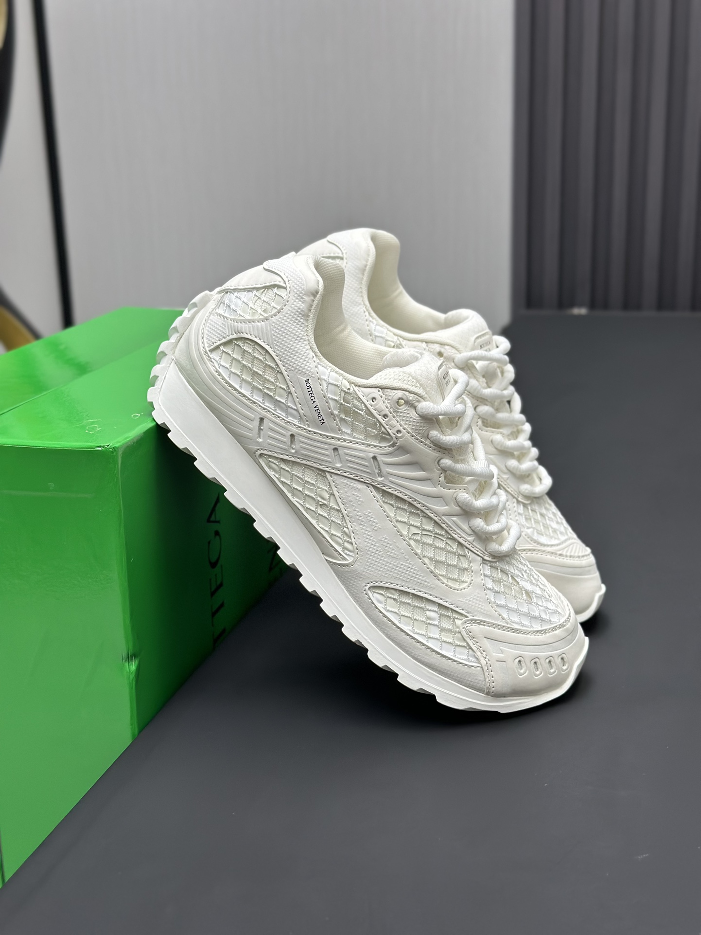 ボッテガ・ヴェネタ「Bottega Veneta」ボッテガ・ヴェネタ オービット スニーカー / ユニセックススポーツシューズ