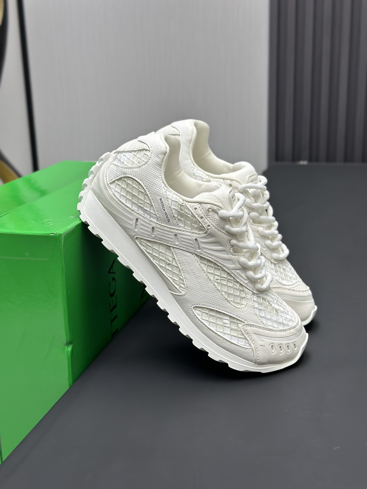 ボッテガ・ヴェネタ「Bottega Veneta」ボッテガ・ヴェネタ オービット スニーカー / ユニセックススポーツシューズ