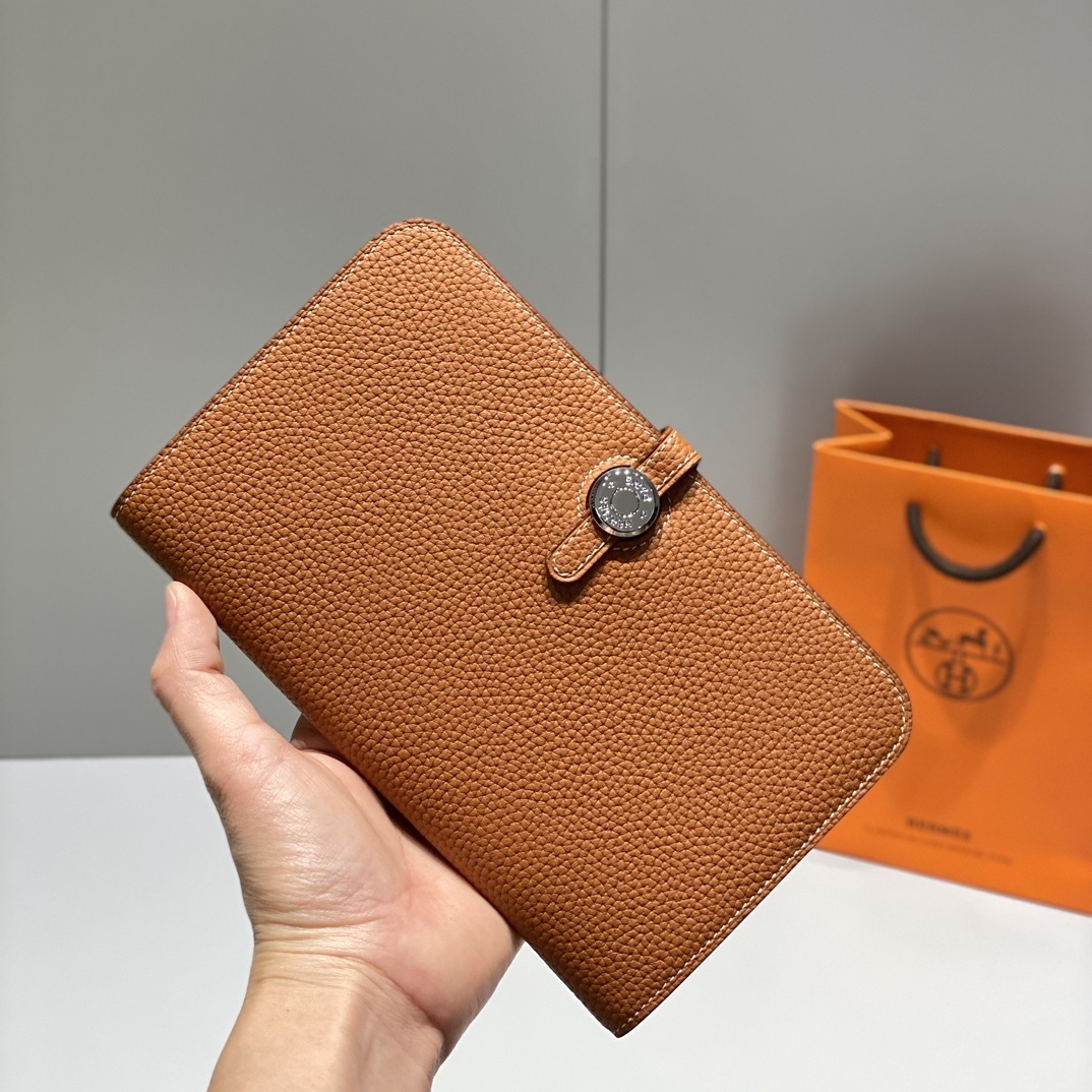 エルメス「Hermès」トゴ スキン ゴールデンブラウン パスポートケース