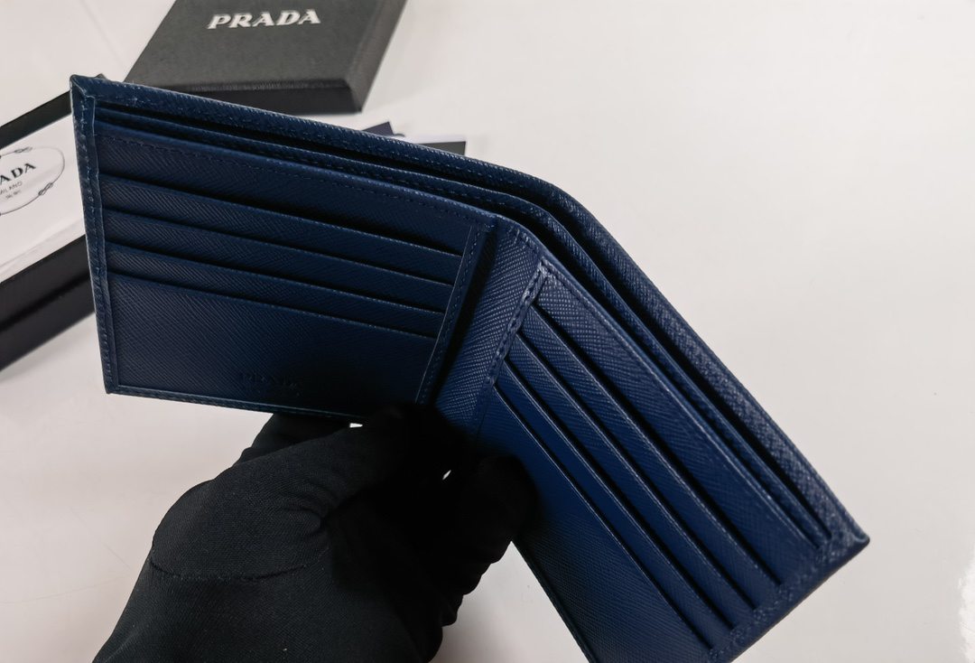 プラダ「Prada」メンズ ショートウォレット