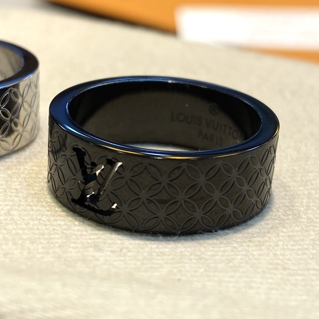 ルイ・ヴィトン「Louis Vuitton」モノグラム彫刻透かしリング