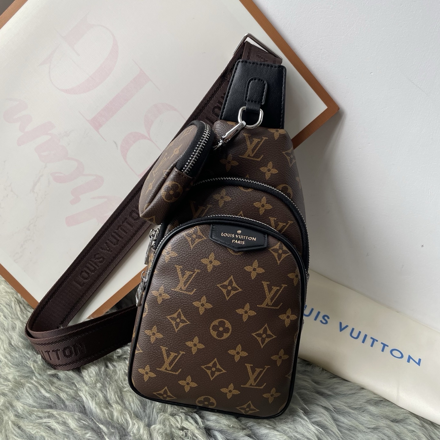 ルイ・ヴィトン「Louis Vuitton」ルイ・ヴィトン メンズ チェストバッグ / クロスボディバッグ